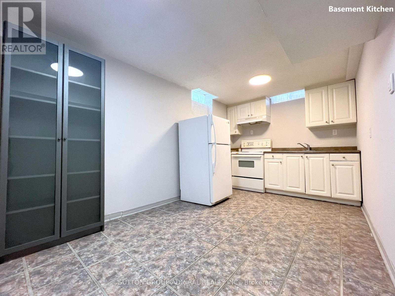 Photo 44 of 99 Castlehill Road, Brampton ON