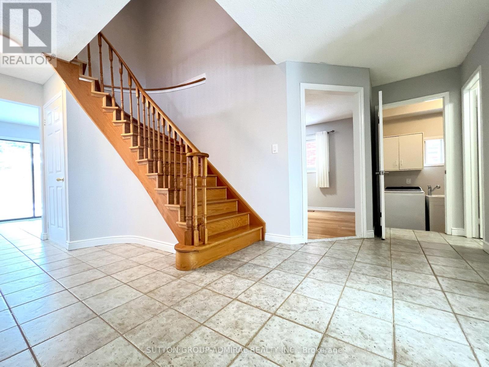 Photo 6 of 99 Castlehill Road, Brampton ON