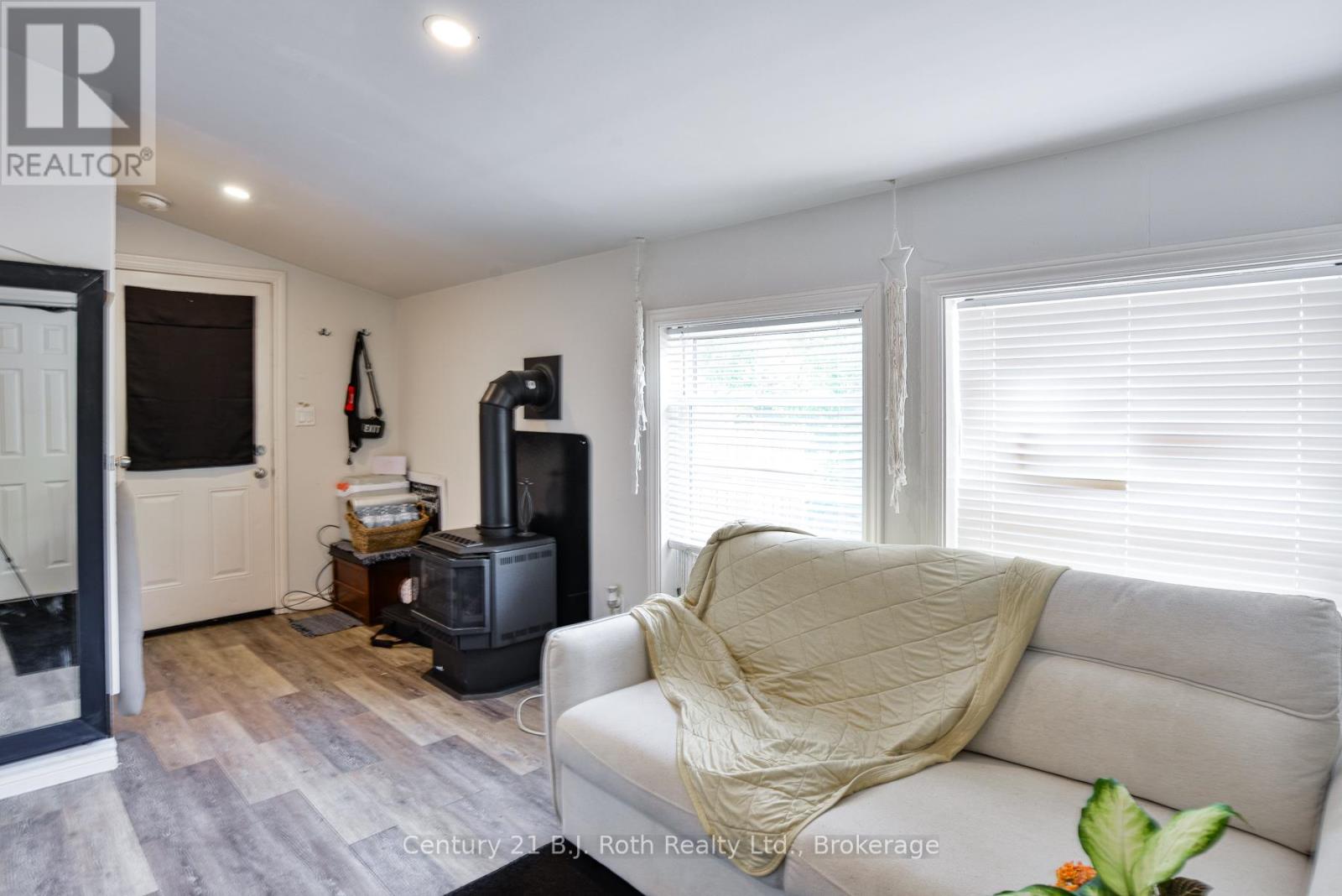 Photo 10 of 103 Albert Street S, Orillia ON