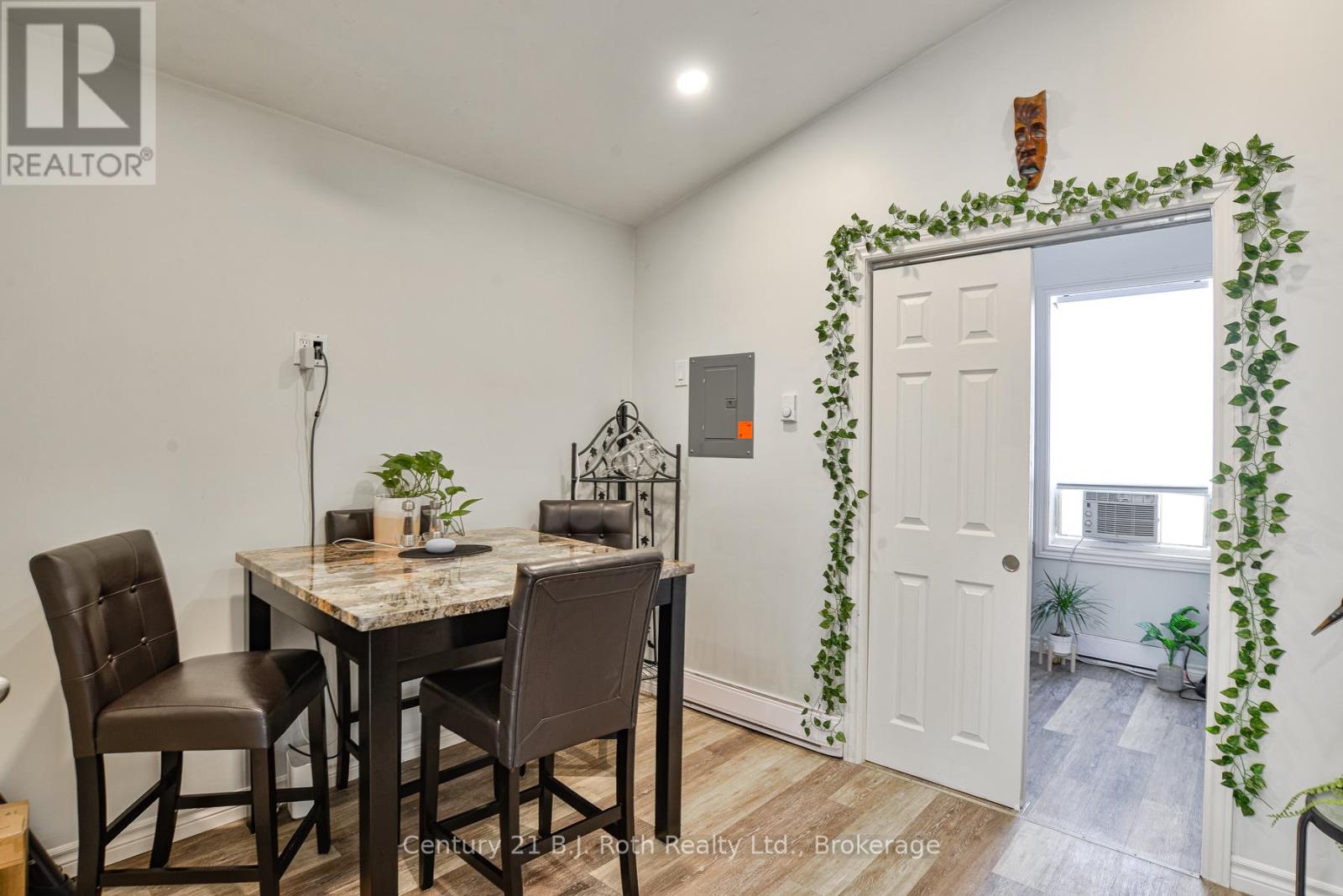 Photo 15 of 103 Albert Street S, Orillia ON
