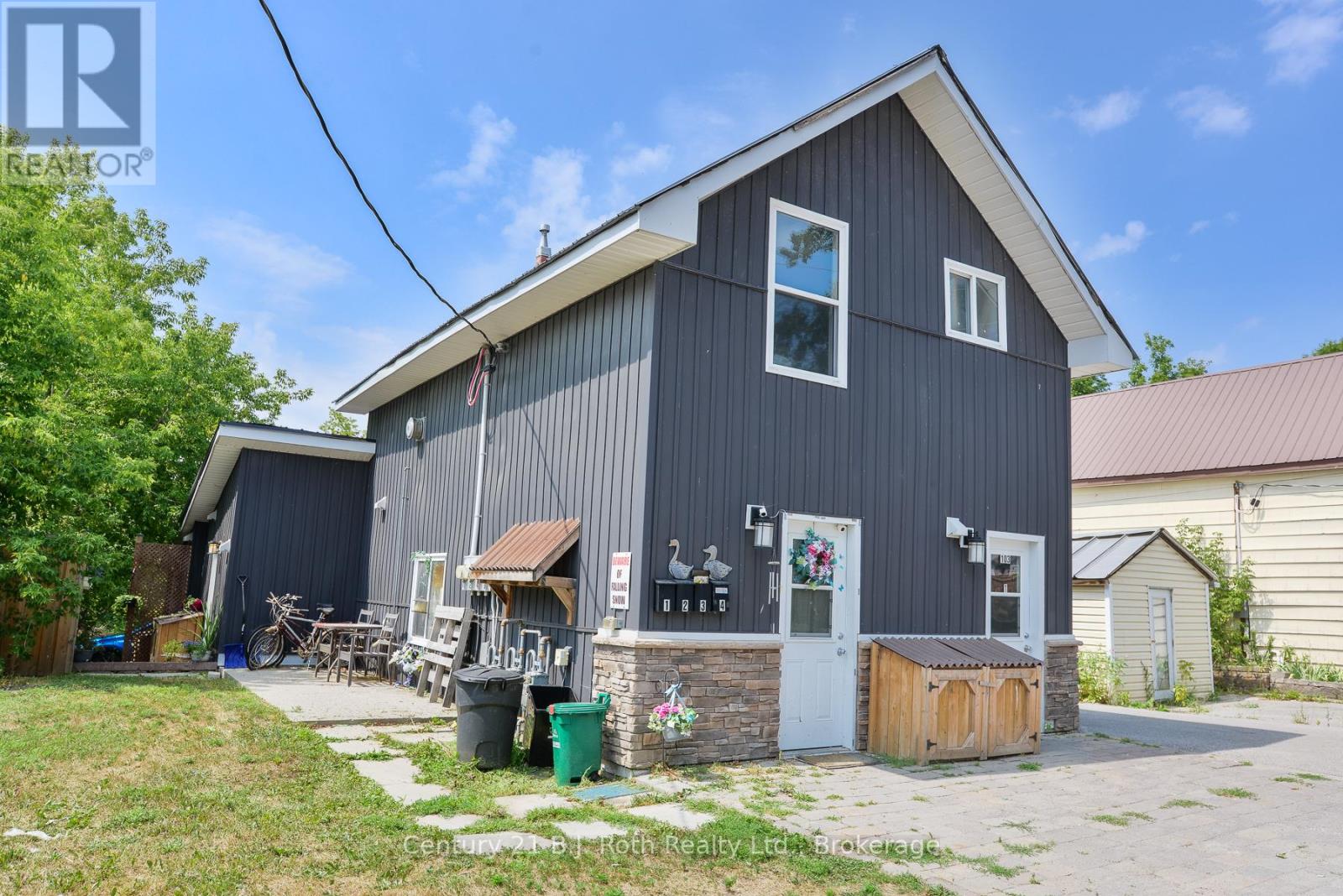 Photo 2 of 103 Albert Street S, Orillia ON