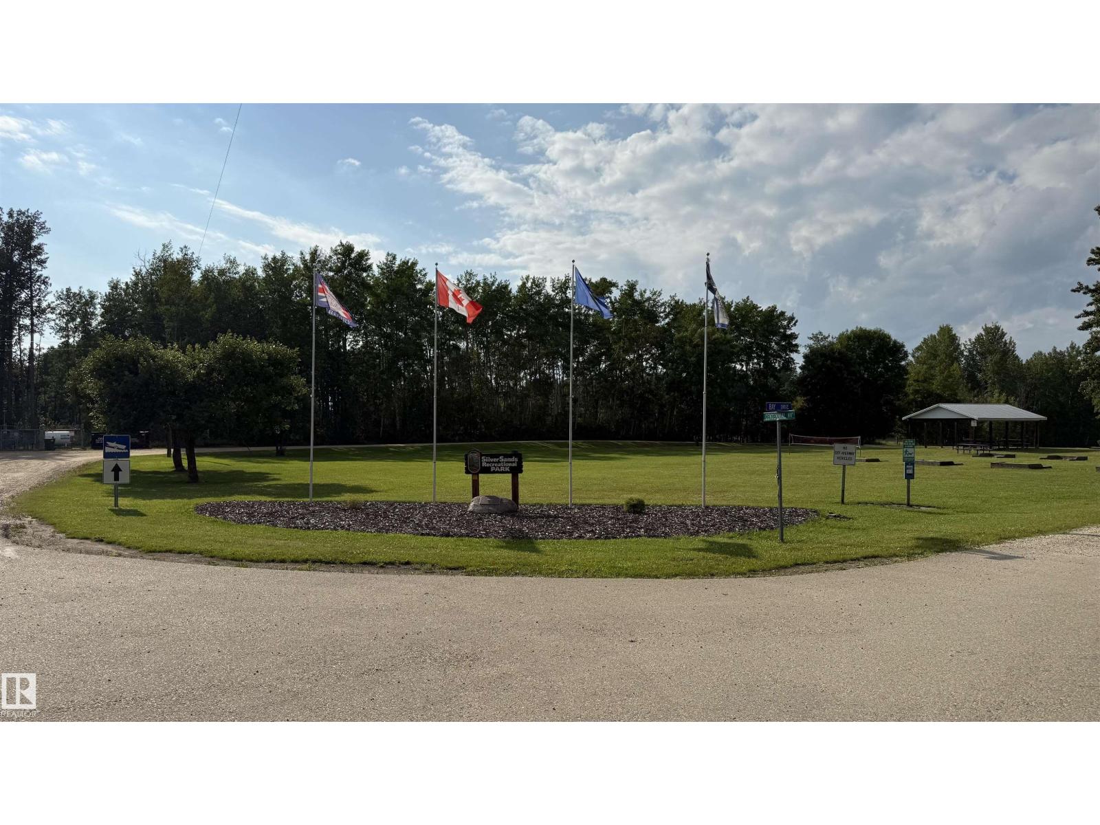 Photo 15 of 7 8 Spruce Cr, Rural Lac Ste Anne County AB