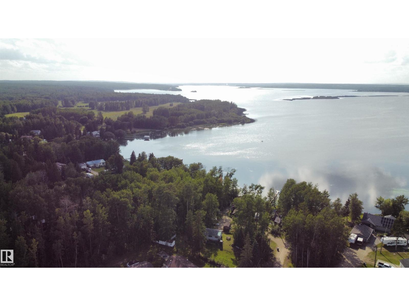Photo 7 of 7 8 Spruce Cr, Rural Lac Ste Anne County AB
