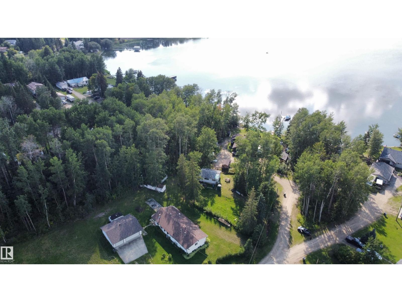 Photo 3 of 7 8 Spruce Cr, Rural Lac Ste Anne County AB