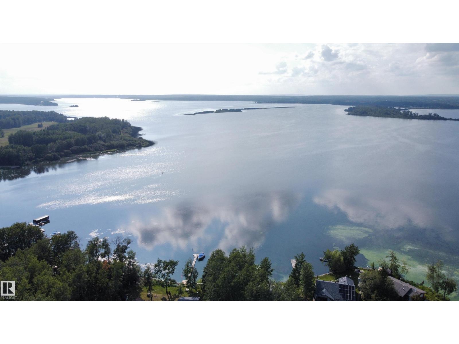 Photo 8 of 7 8 Spruce Cr, Rural Lac Ste Anne County AB