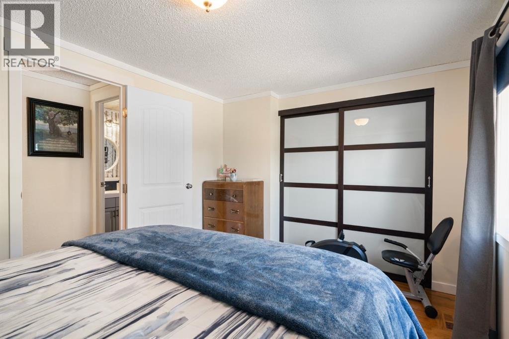 Single Family House Mobile Home for Sale in  Burroughs Place NE Monterey Park Calgary 