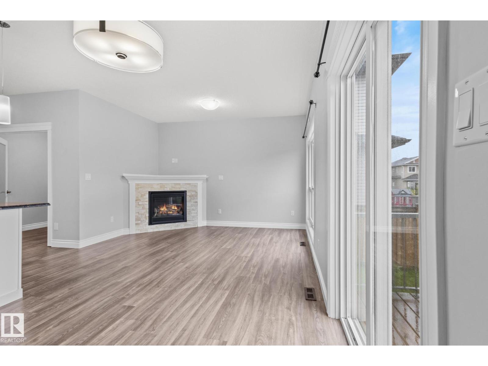 Photo 7 of 4648 Charles Wy Sw, Edmonton AB