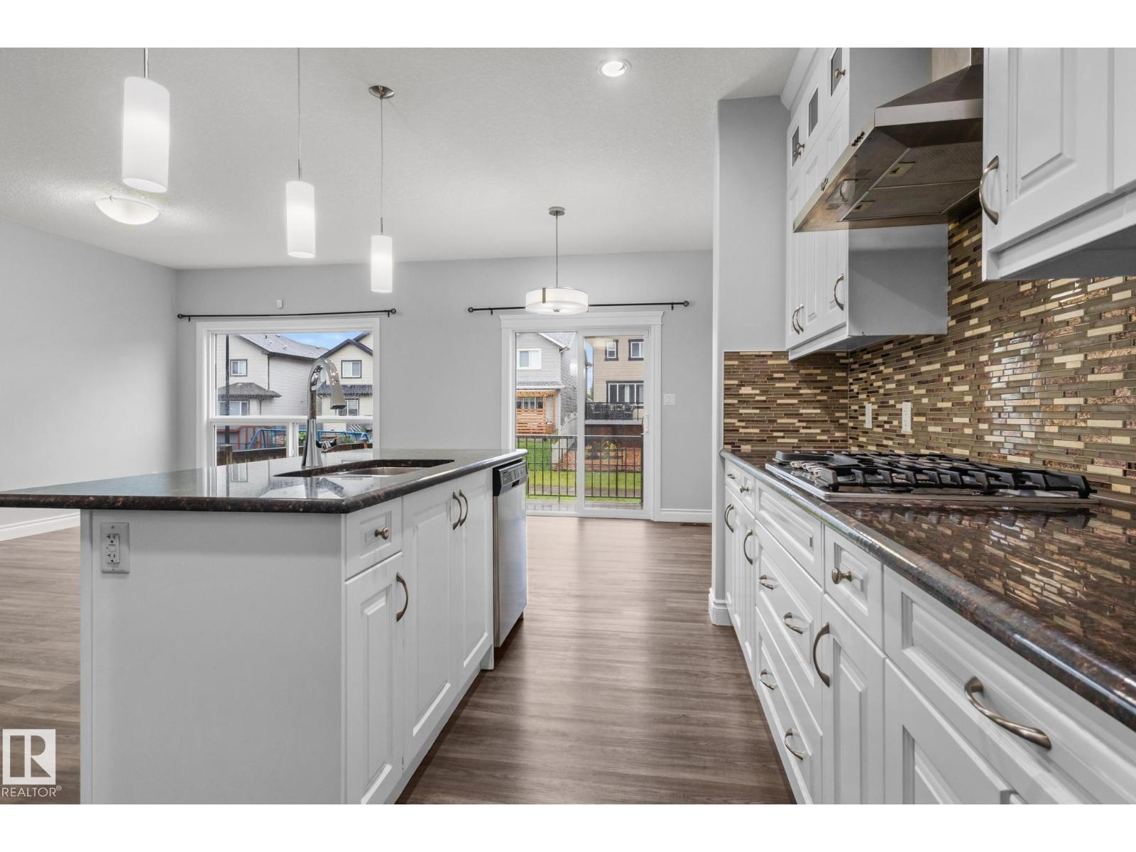 Photo 12 of 4648 Charles Wy Sw, Edmonton AB