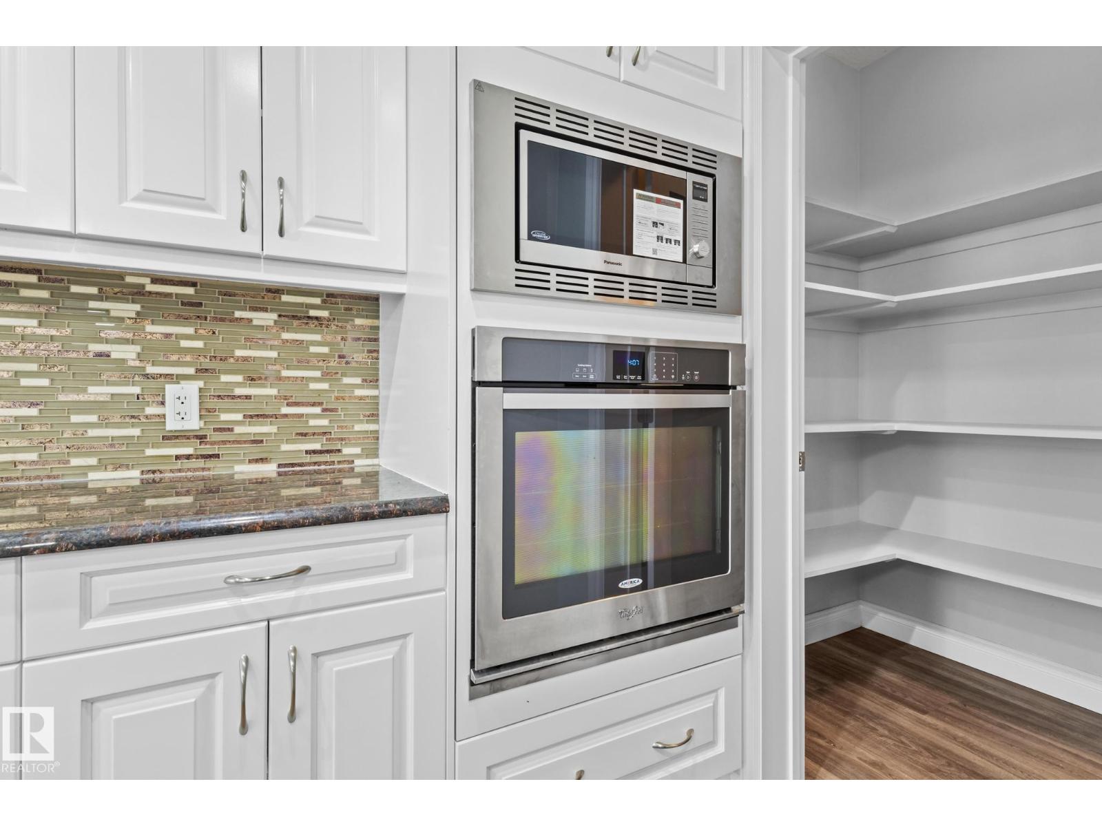 Photo 10 of 4648 Charles Wy Sw, Edmonton AB