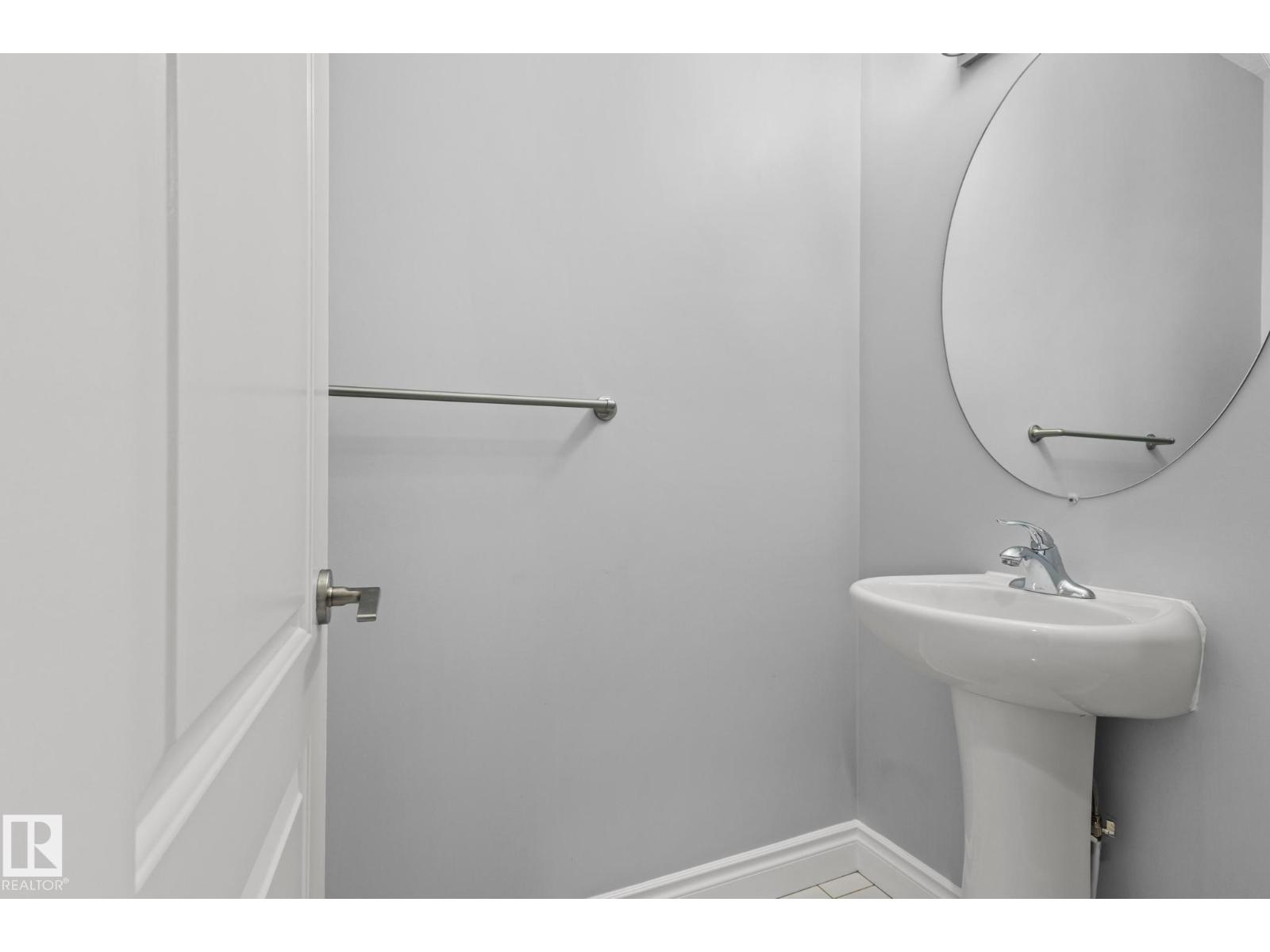 Photo 17 of 4648 Charles Wy Sw, Edmonton AB