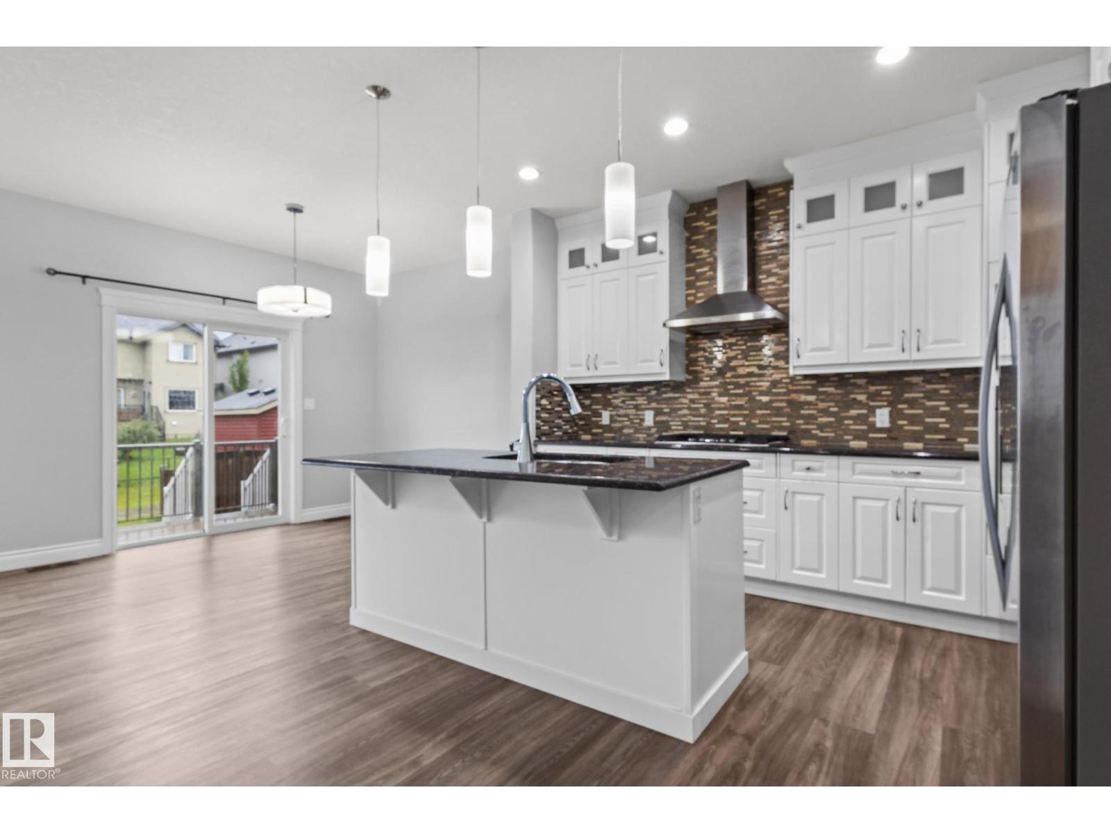 Photo 9 of 4648 Charles Wy Sw, Edmonton AB