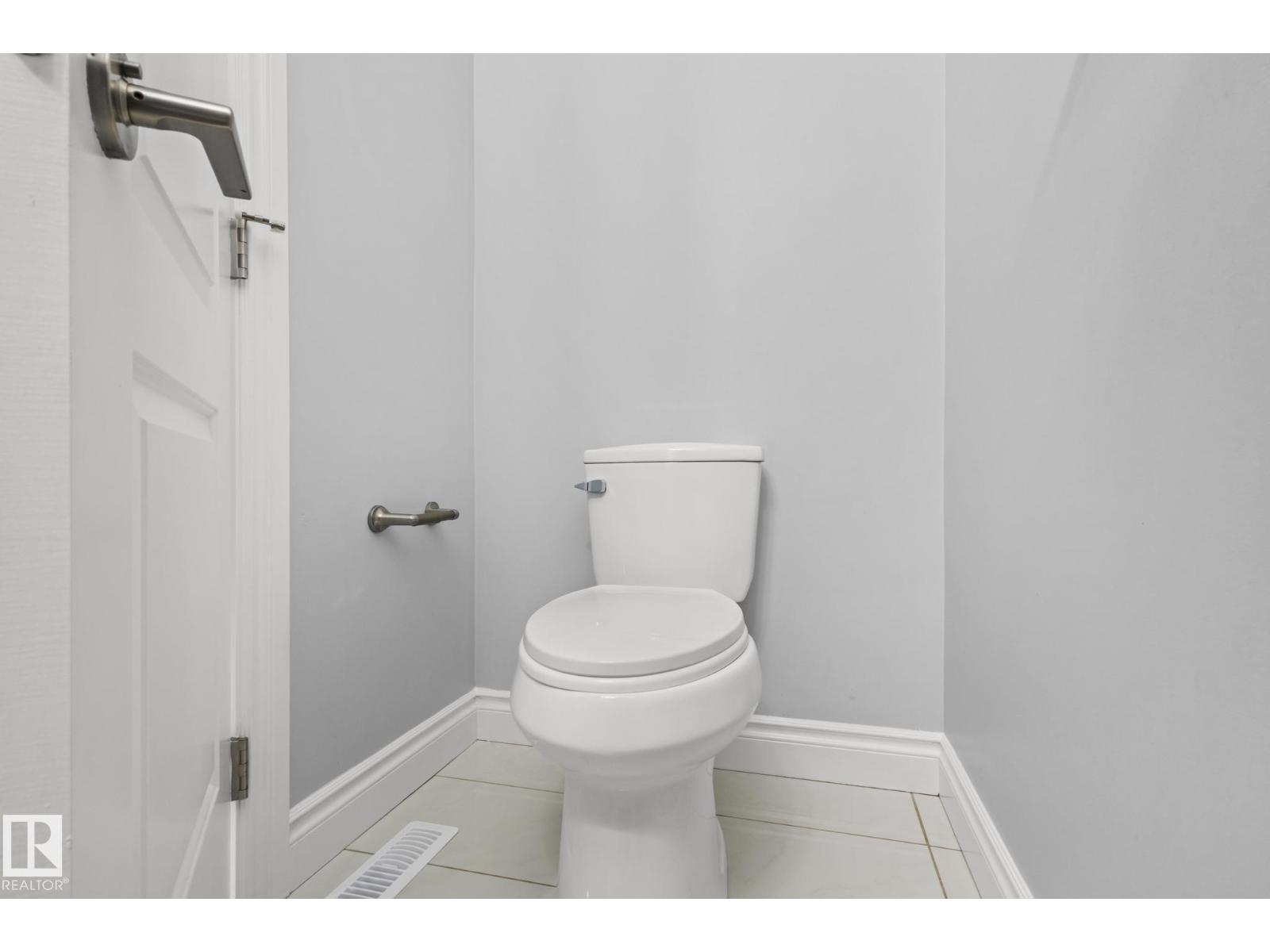 Photo 16 of 4648 Charles Wy Sw, Edmonton AB