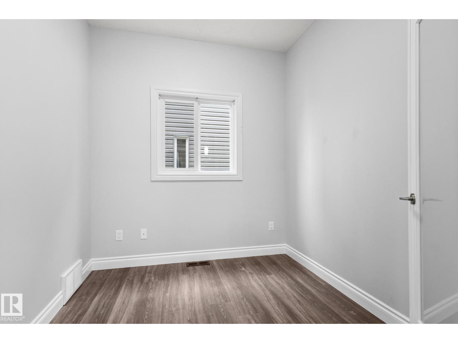 Photo 6 of 4648 Charles Wy Sw, Edmonton AB