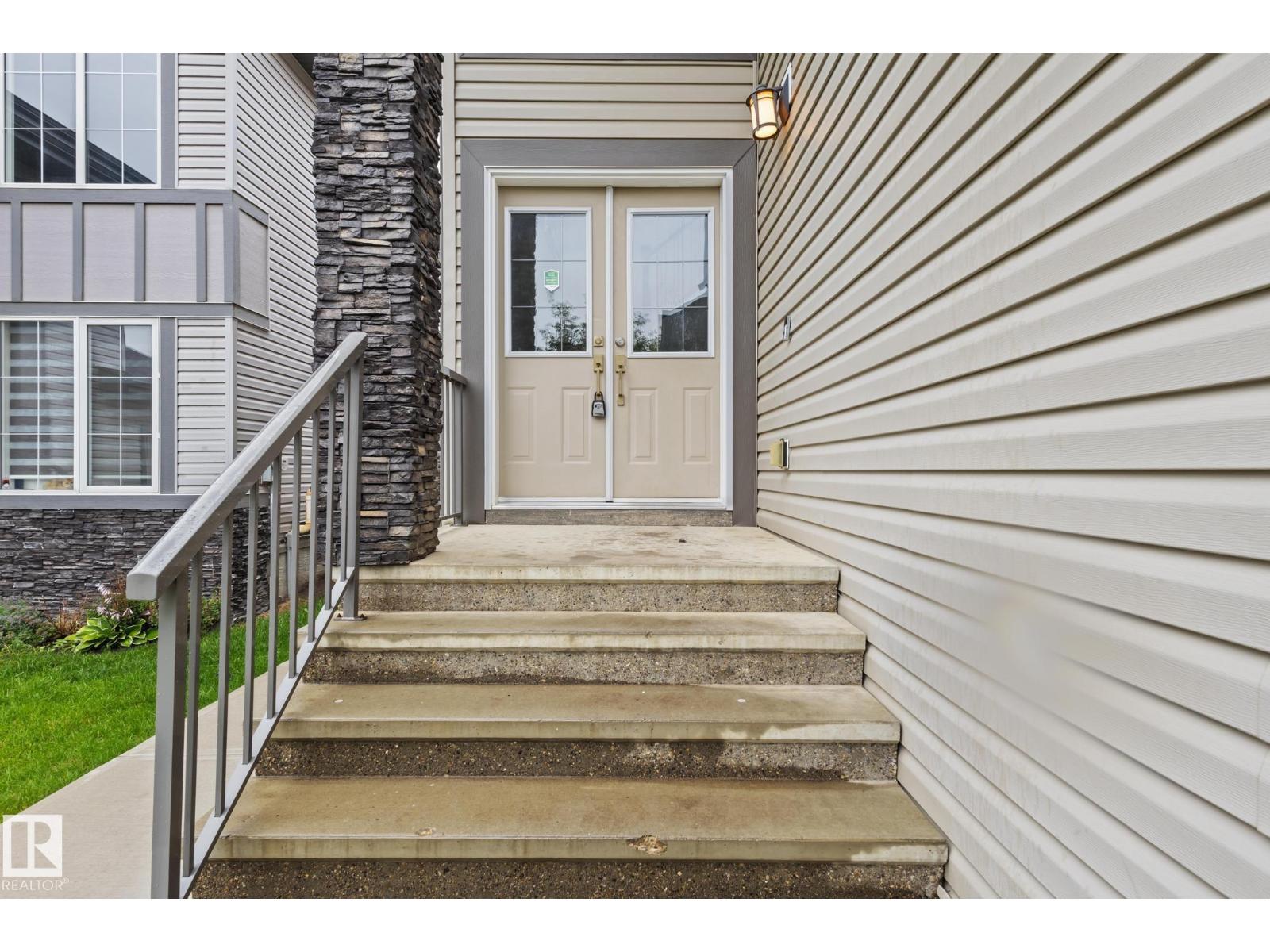 Photo 2 of 4648 Charles Wy Sw, Edmonton AB