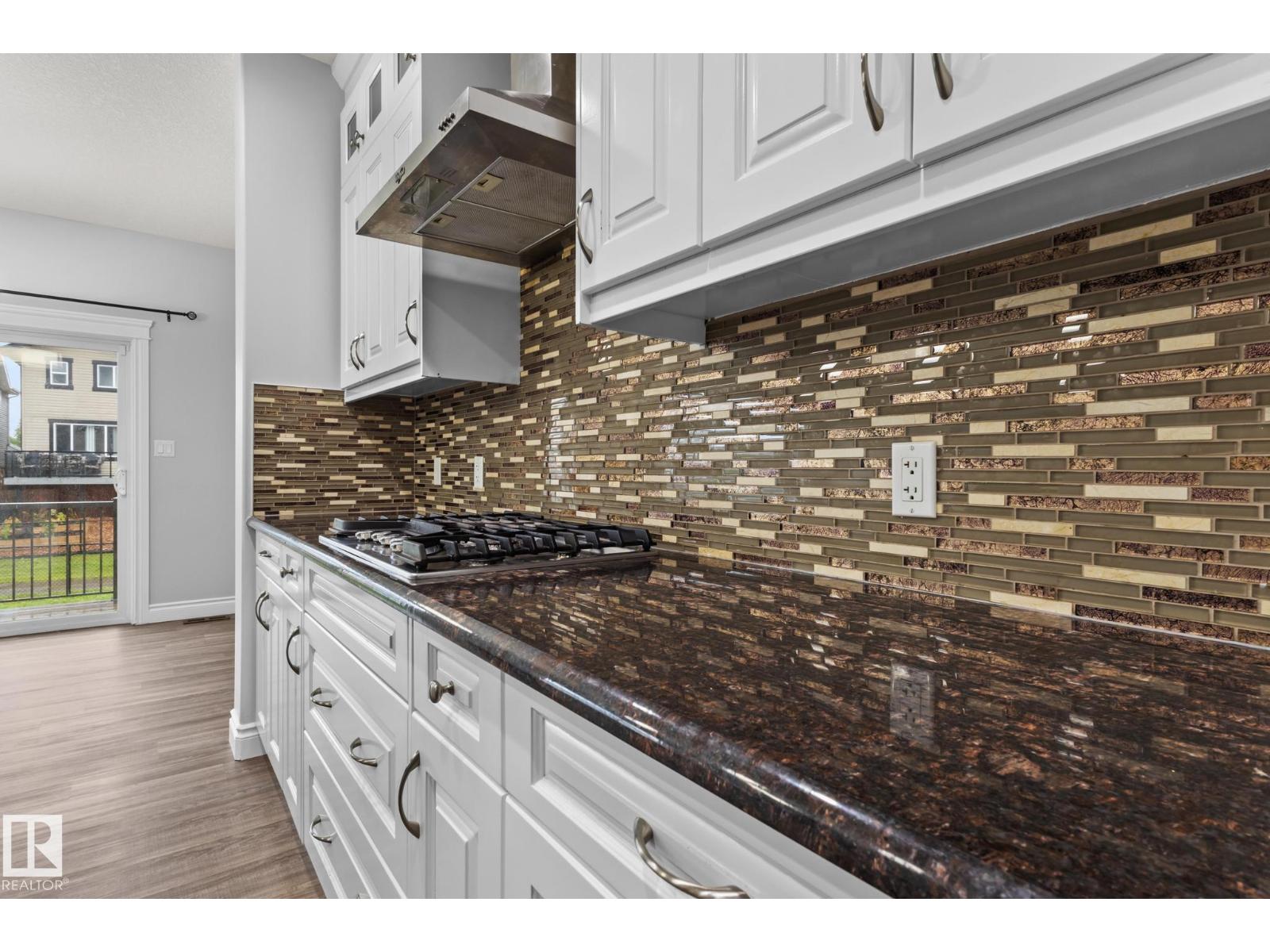 Photo 11 of 4648 Charles Wy Sw, Edmonton AB