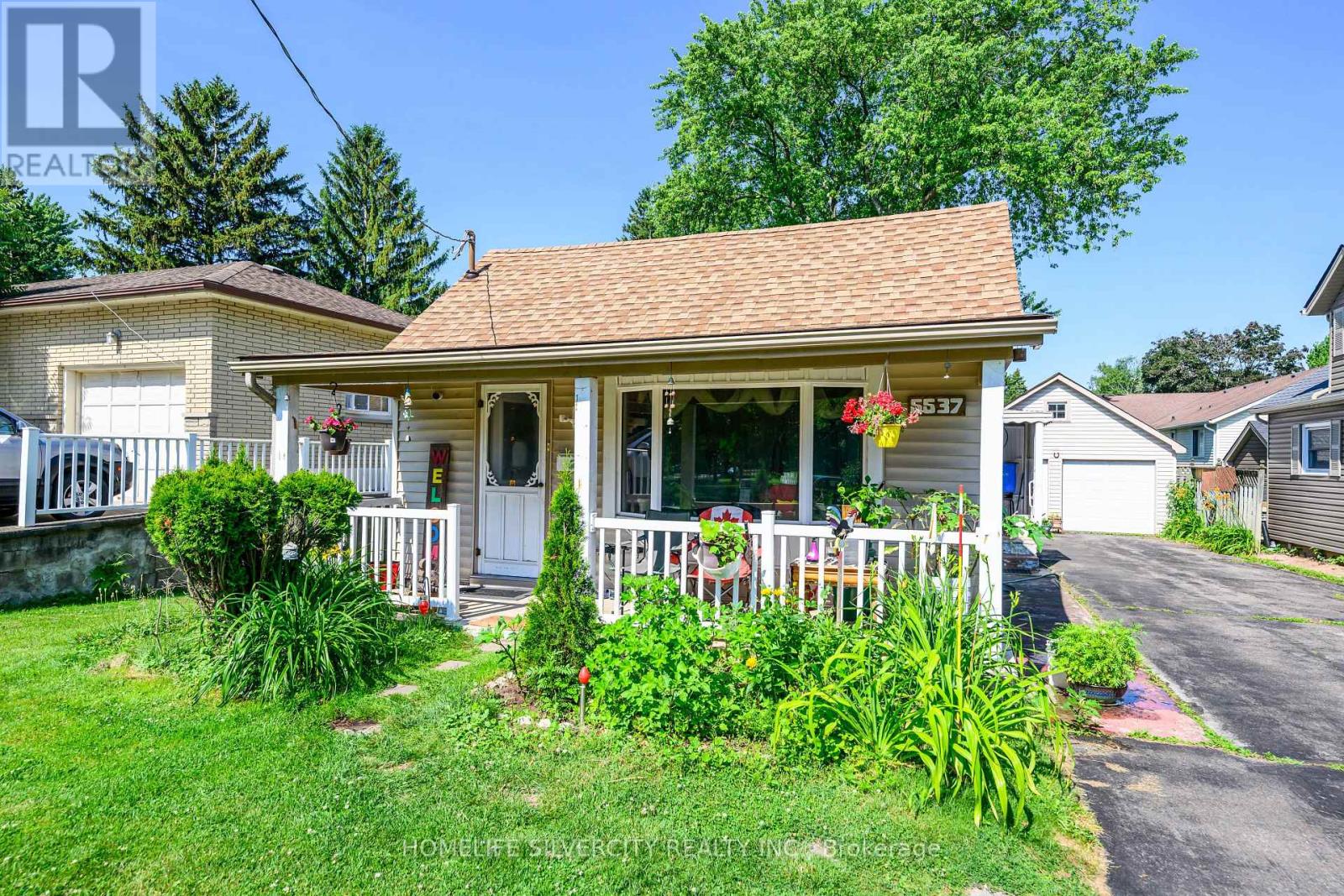Photo 2 of 5537 Montrose Road, Niagara Falls ON