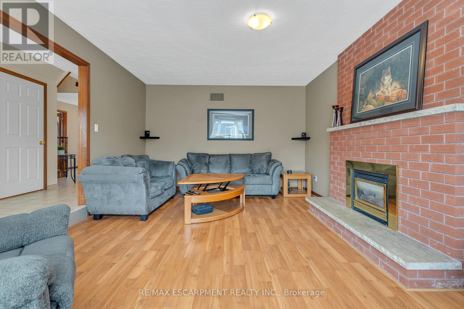 Photo 11 of 2 Vinehill Drive, Hamilton ON