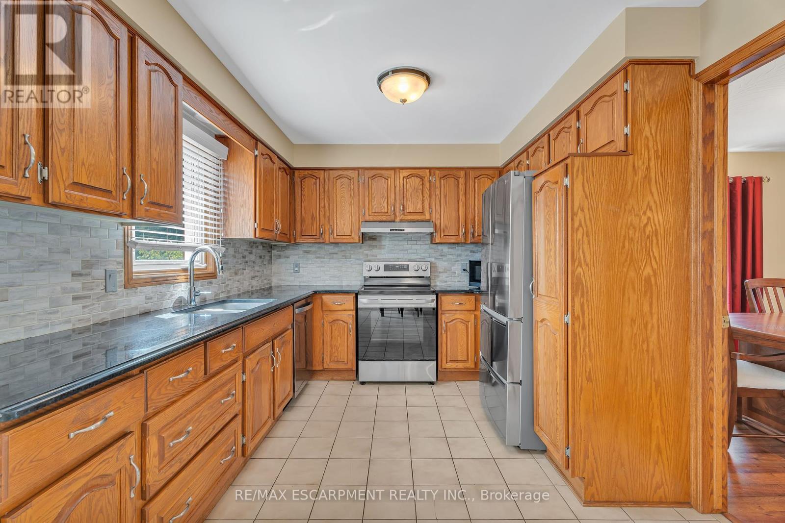 Photo 13 of 2 Vinehill Drive, Hamilton ON