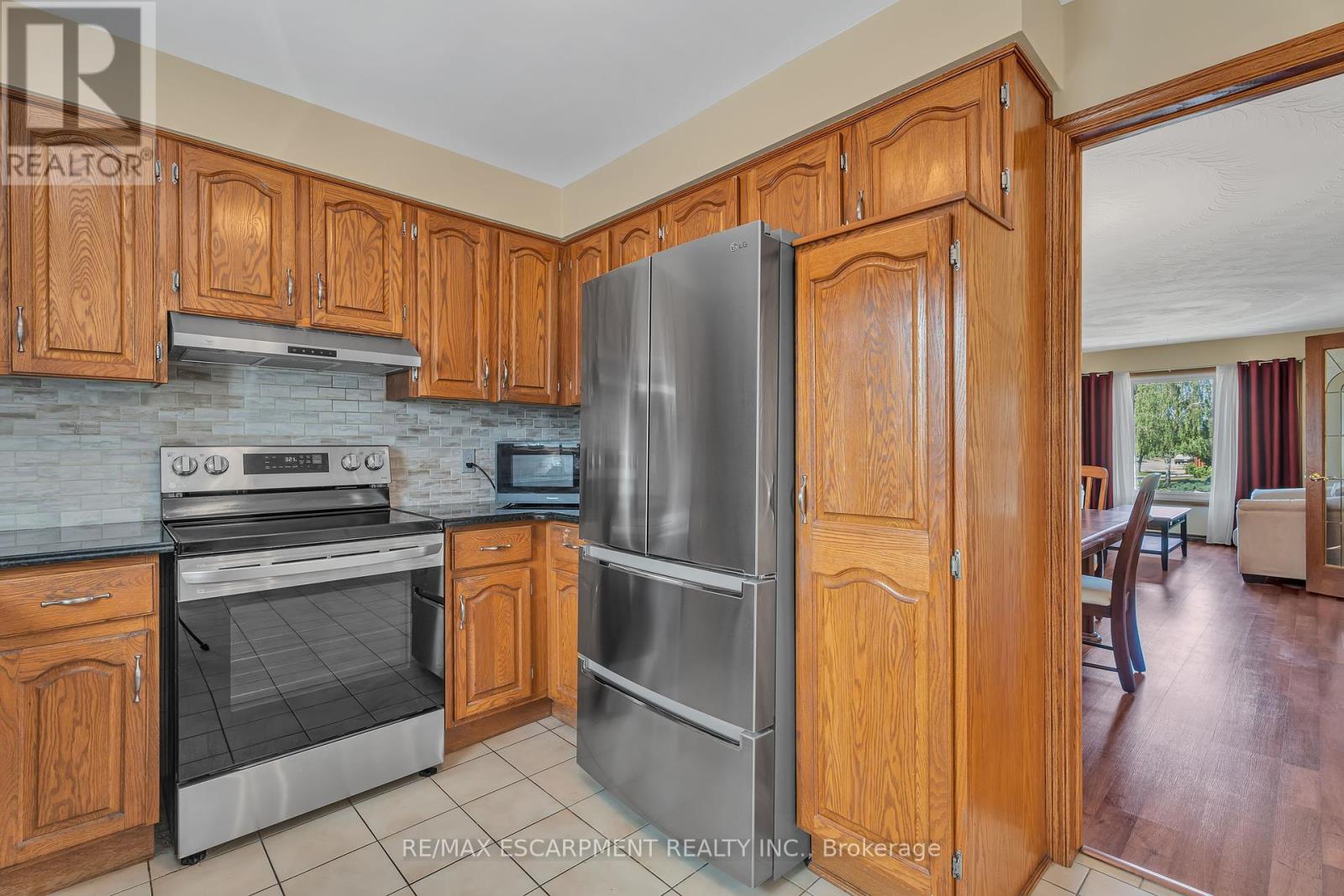 Photo 15 of 2 Vinehill Drive, Hamilton ON