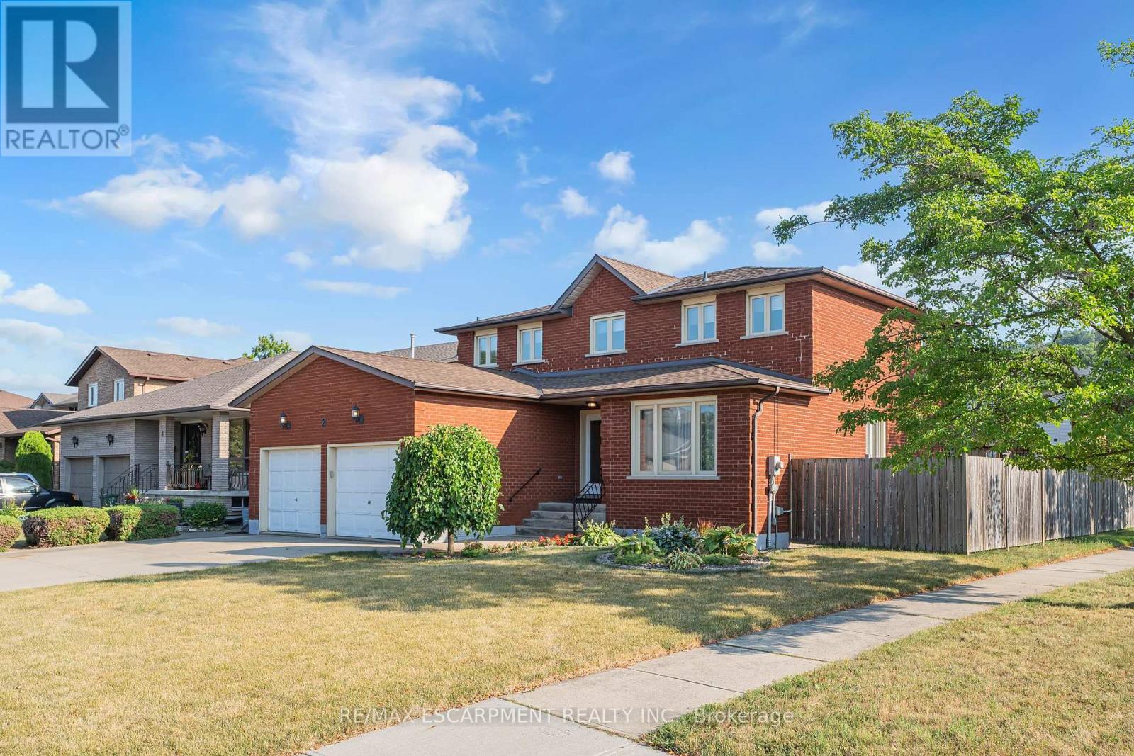 Photo 2 of 2 Vinehill Drive, Hamilton ON
