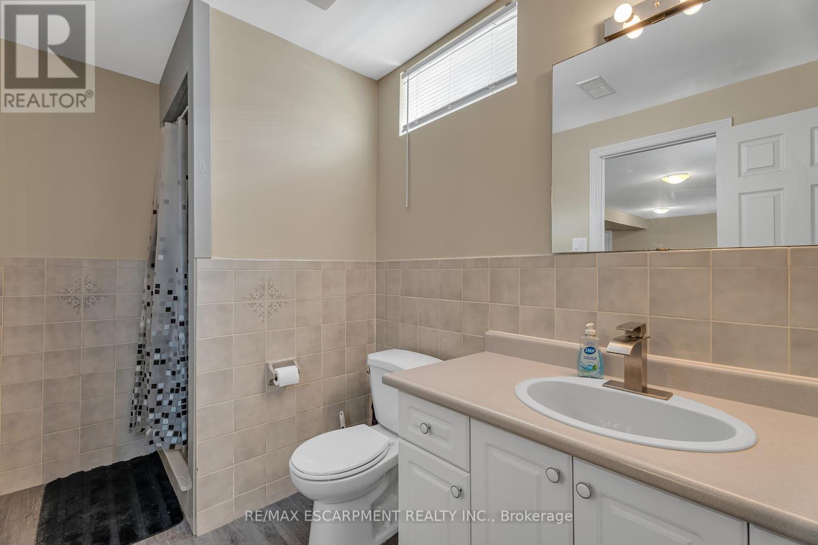 Photo 34 of 2 Vinehill Drive, Hamilton ON