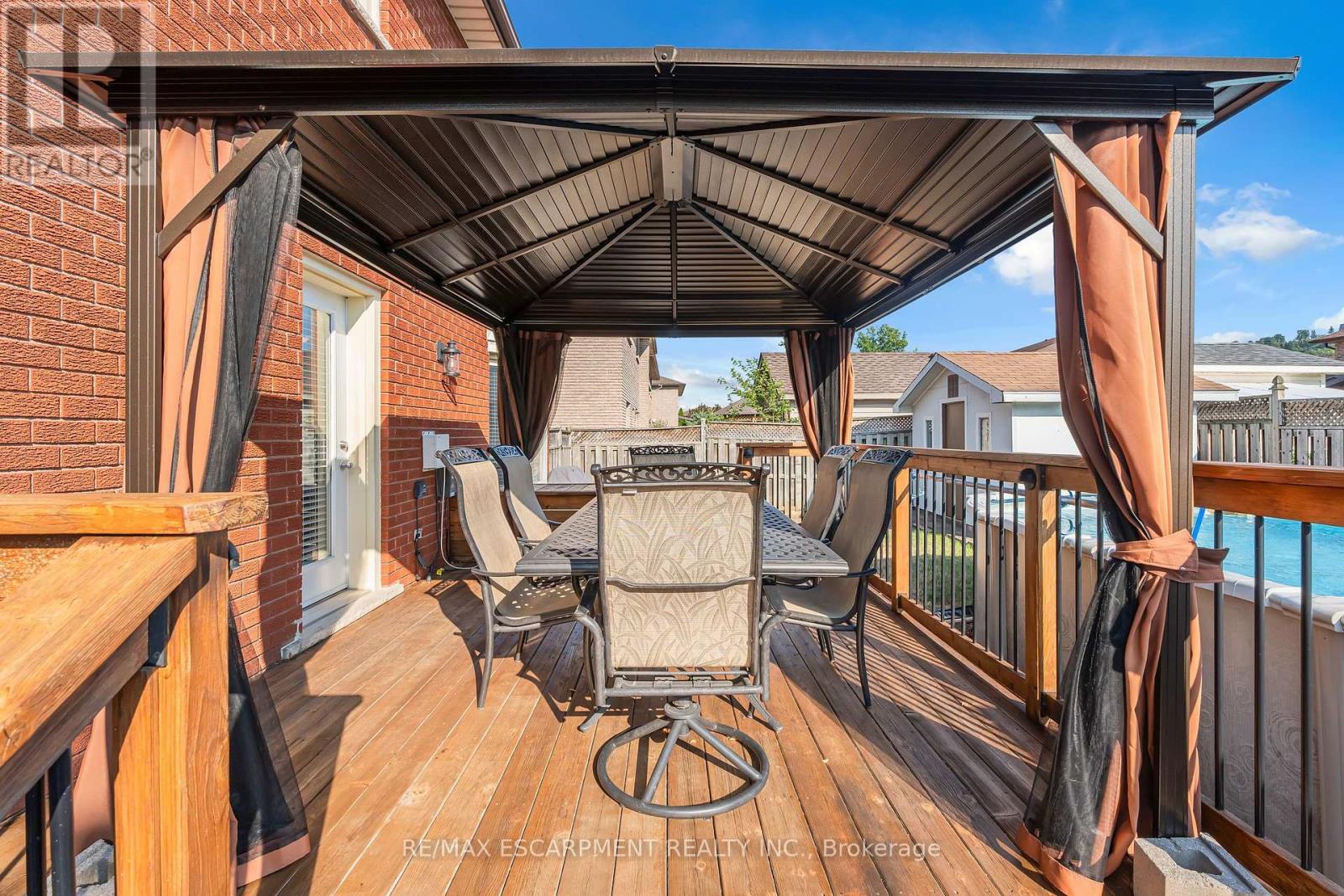 Photo 40 of 2 Vinehill Drive, Hamilton ON