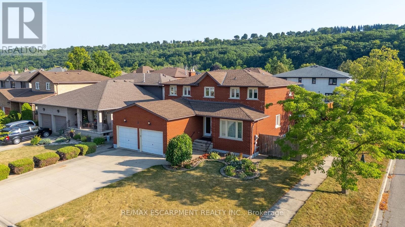 Photo 46 of 2 Vinehill Drive, Hamilton ON