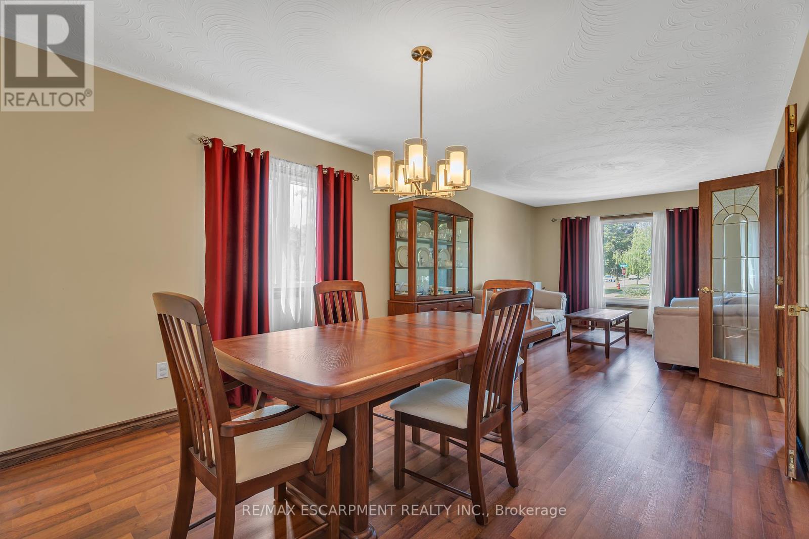 Photo 8 of 2 Vinehill Drive, Hamilton ON