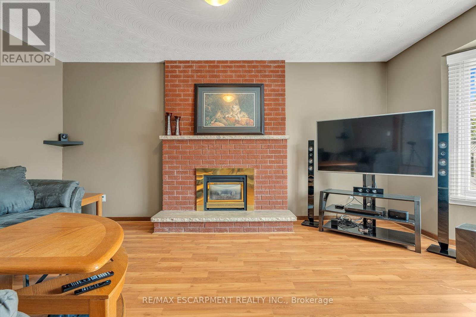 Photo 9 of 2 Vinehill Drive, Hamilton ON
