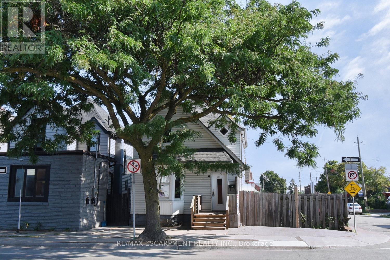 Photo 4 of 427 Cannon Street E, Hamilton ON