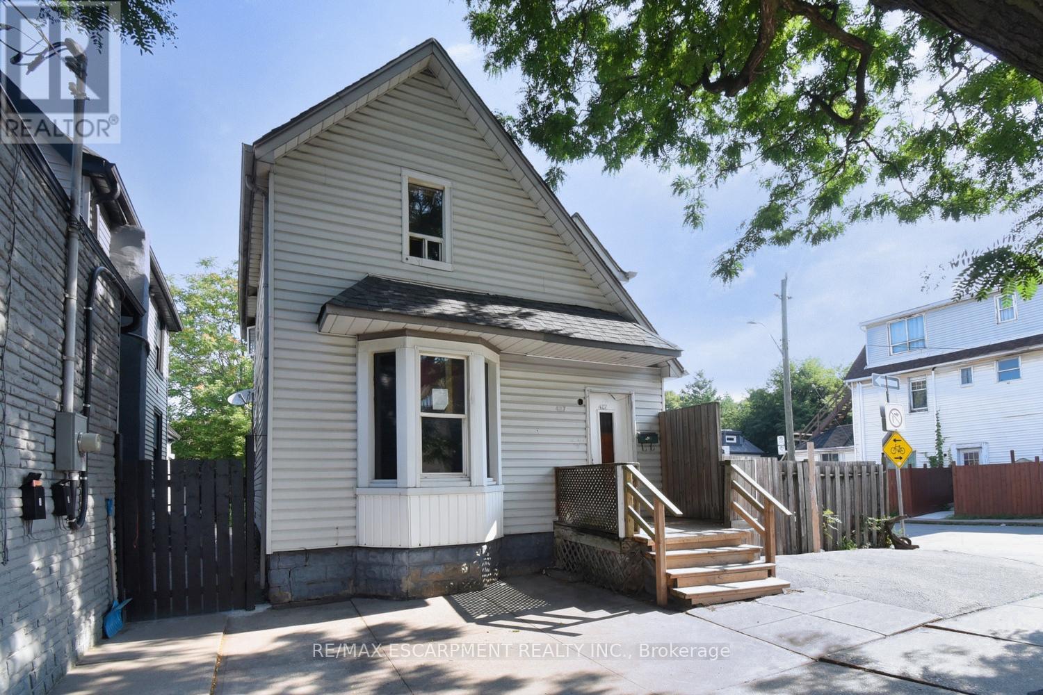 Photo 3 of 427 Cannon Street E, Hamilton ON