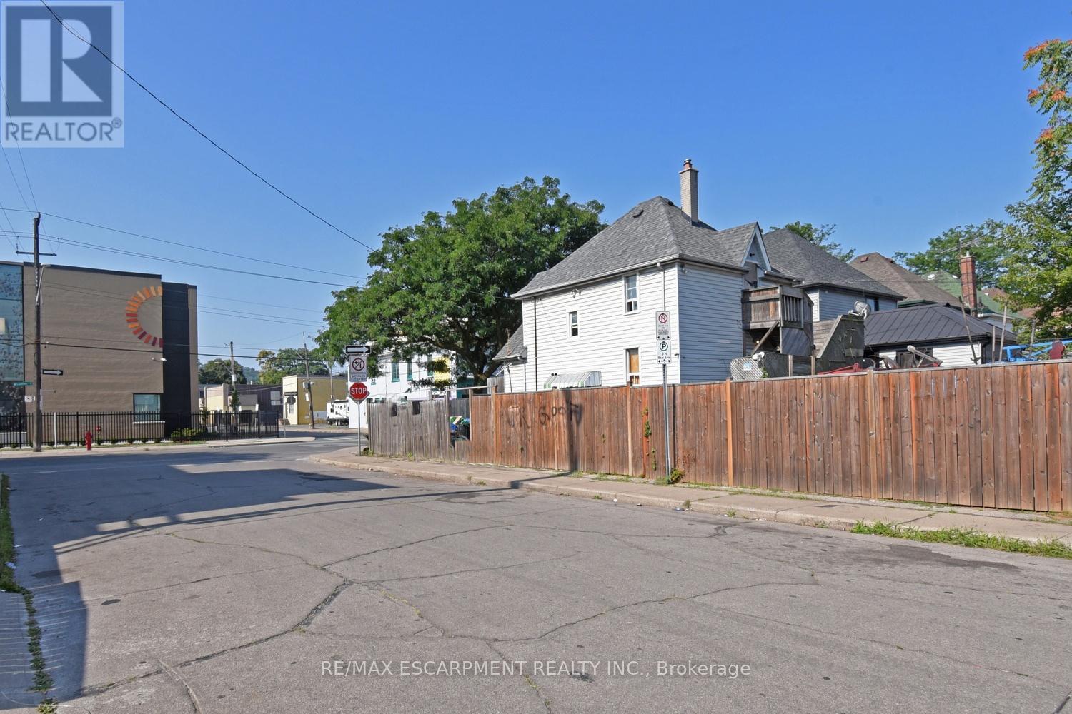 Photo 2 of 427 Cannon Street E, Hamilton ON