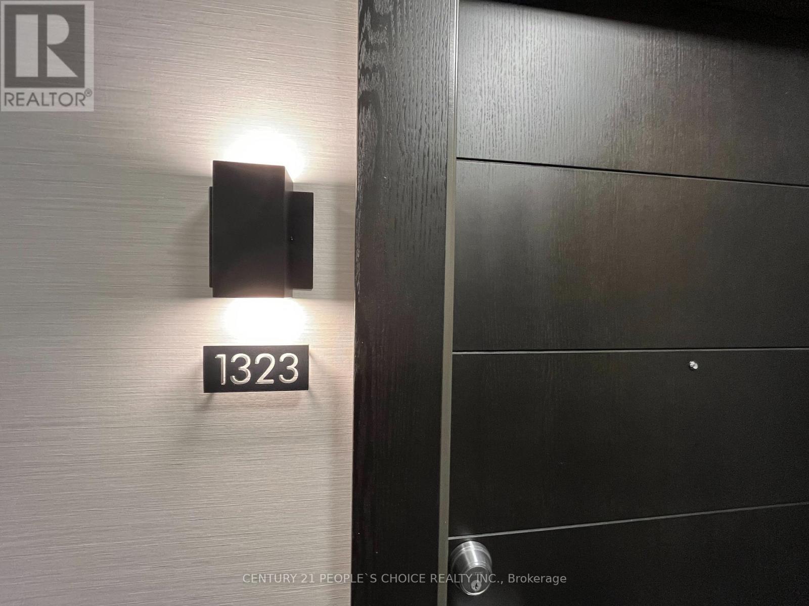 Photo 3 of 1323 212 King William Street, Hamilton ON