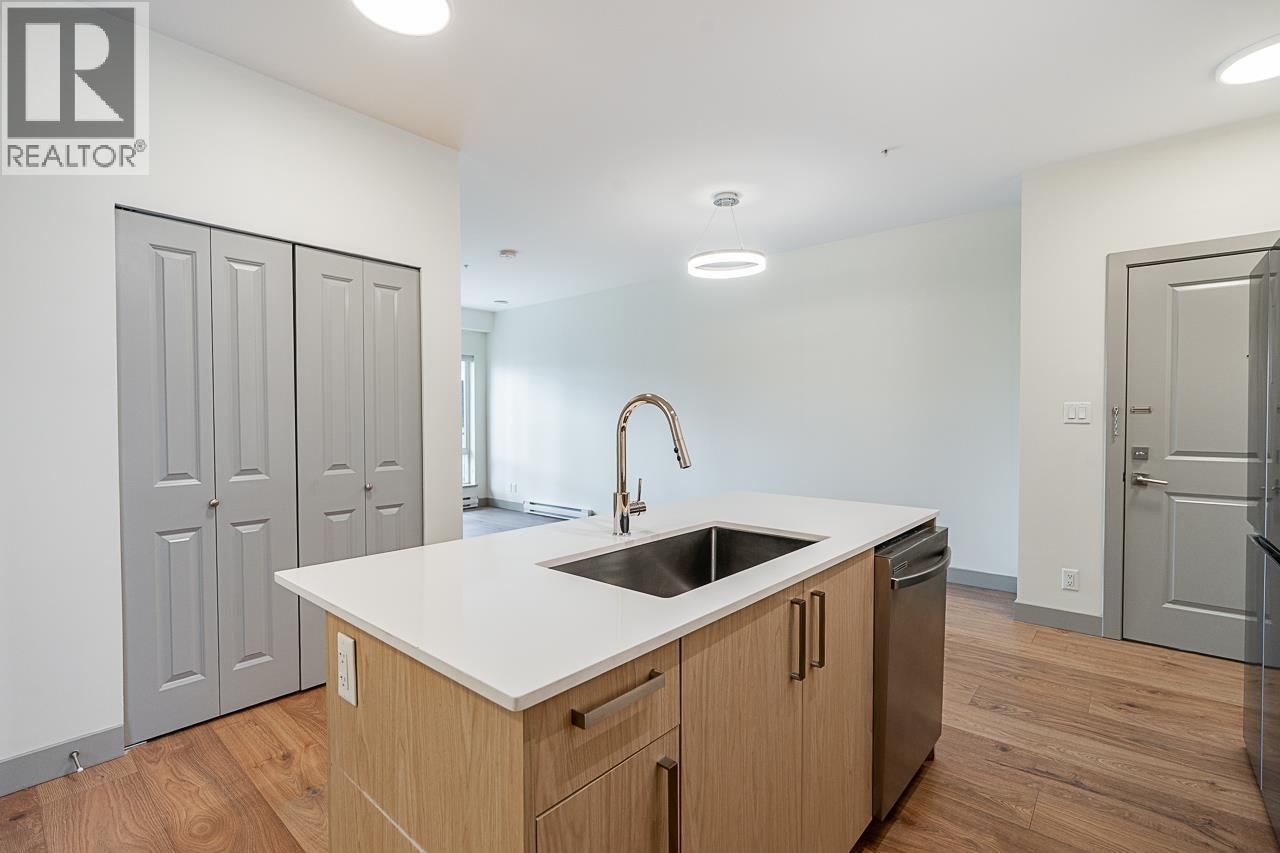 Photo 2 of 307 6968 Royal Oak Avenue, Burnaby BC