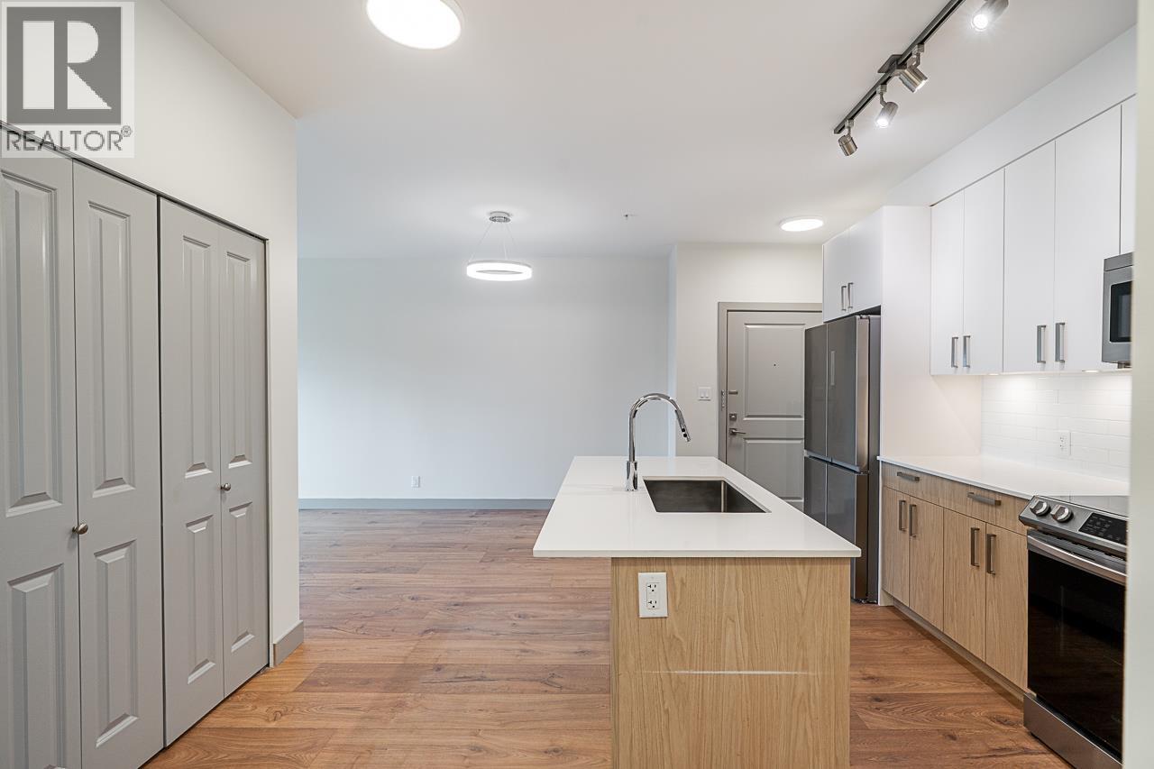 Photo 12 of 307 6968 Royal Oak Avenue, Burnaby BC