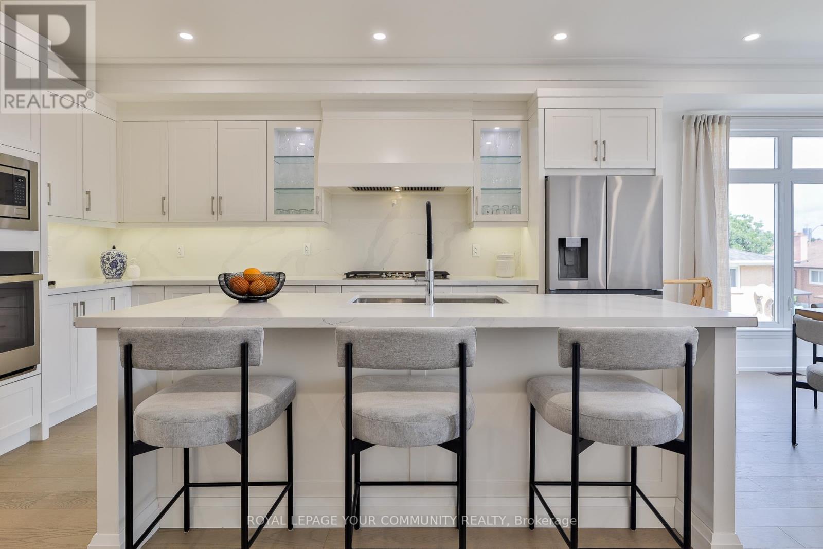 Photo 15 of 37 St Gaspar Court, Toronto ON