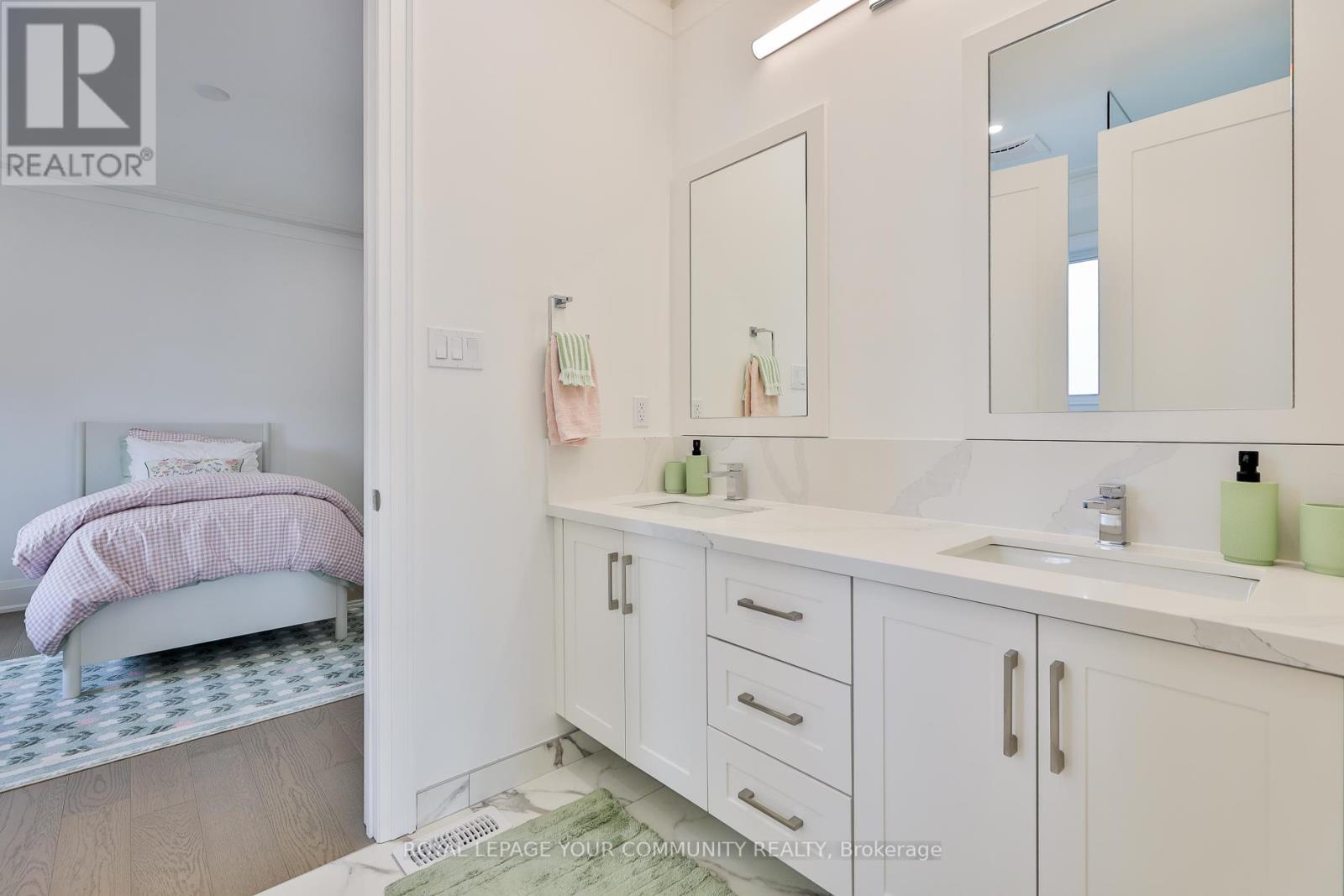 Photo 20 of 37 St Gaspar Court, Toronto ON