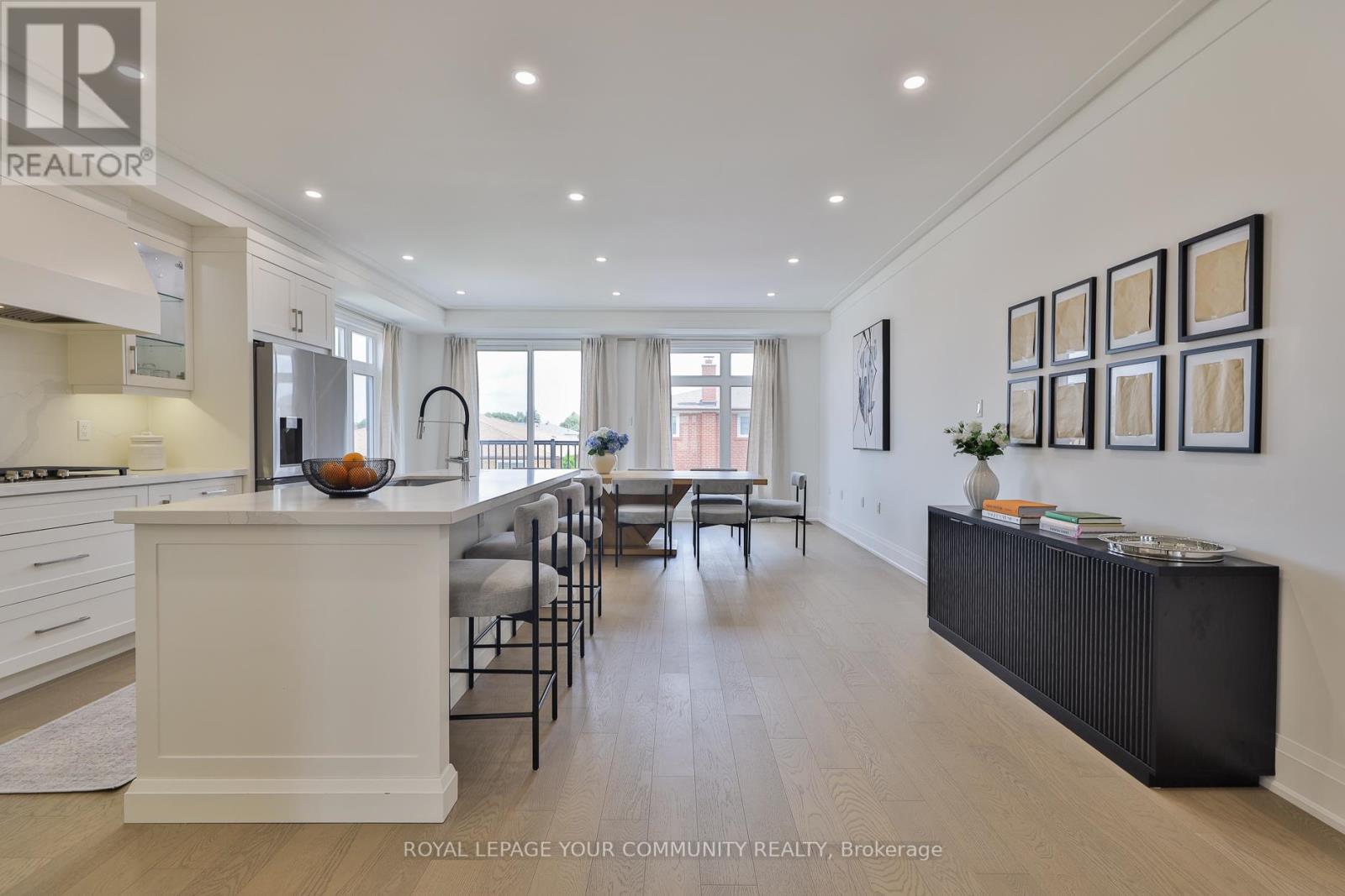 Photo 12 of 37 St Gaspar Court, Toronto ON