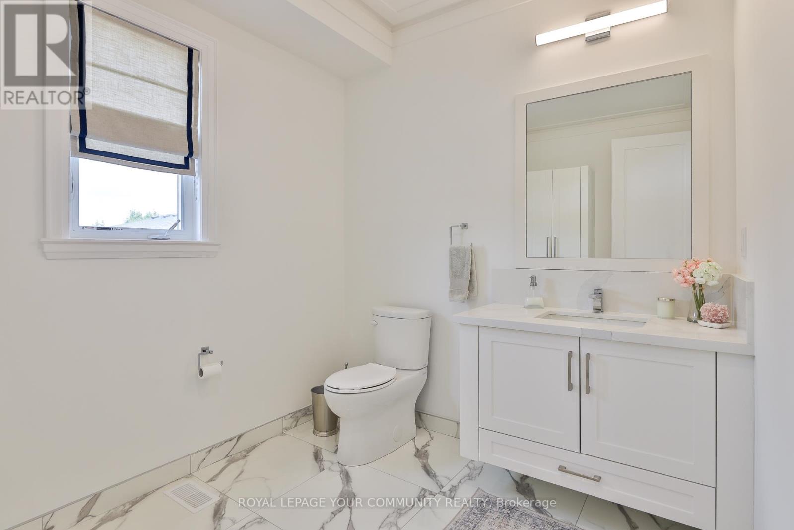 Photo 10 of 37 St Gaspar Court, Toronto ON