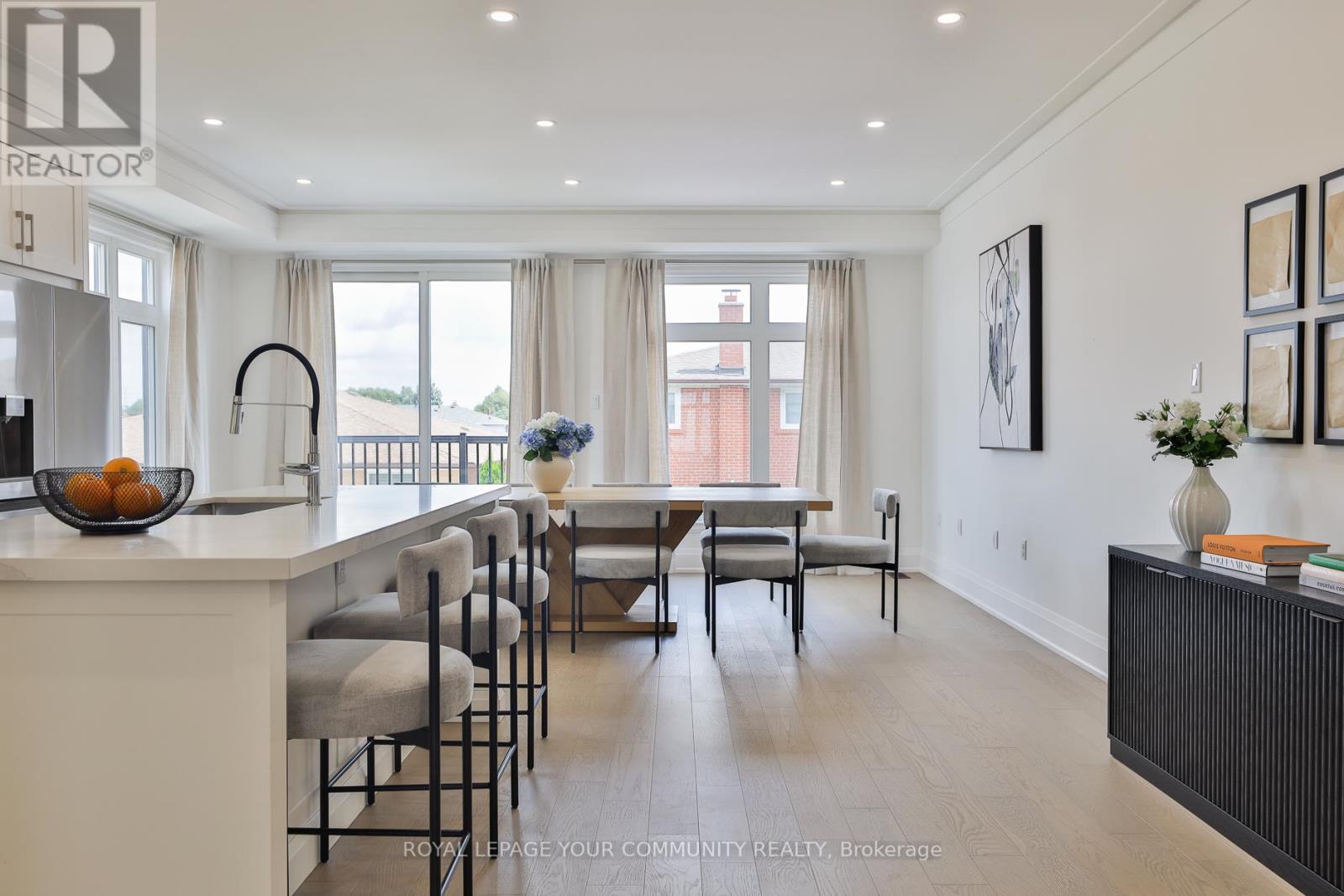 Photo 13 of 37 St Gaspar Court, Toronto ON