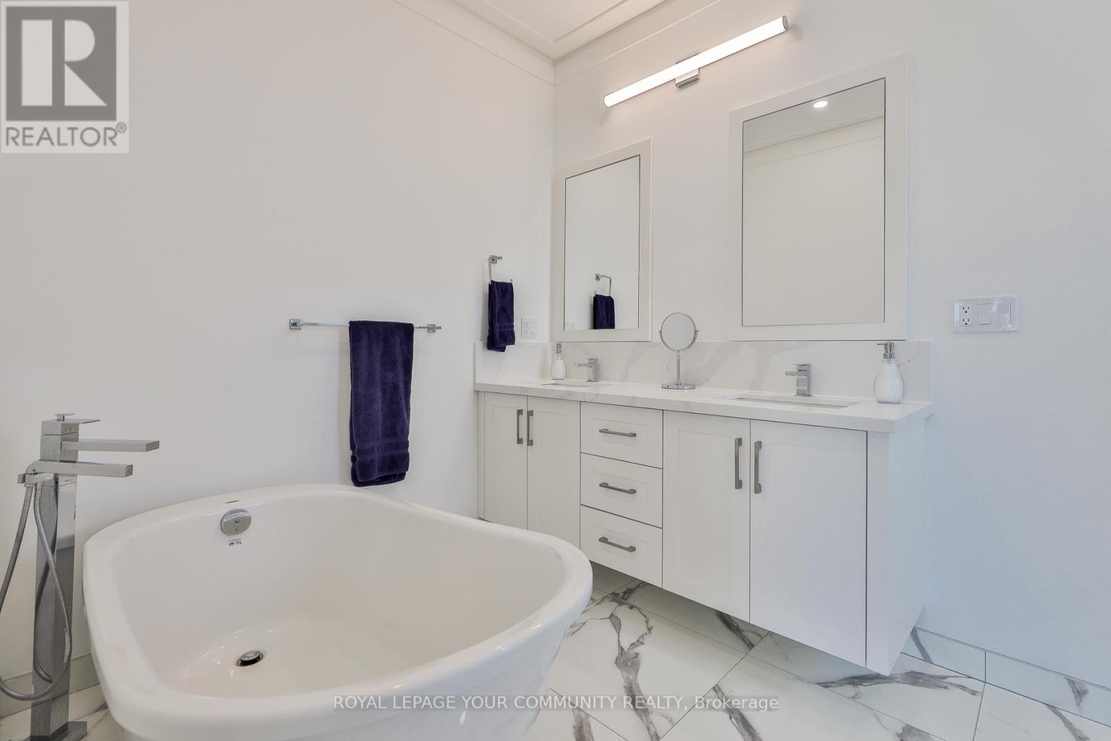 Photo 35 of 37 St Gaspar Court, Toronto ON