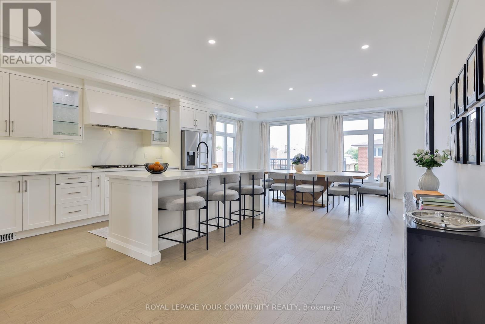 Photo 14 of 37 St Gaspar Court, Toronto ON