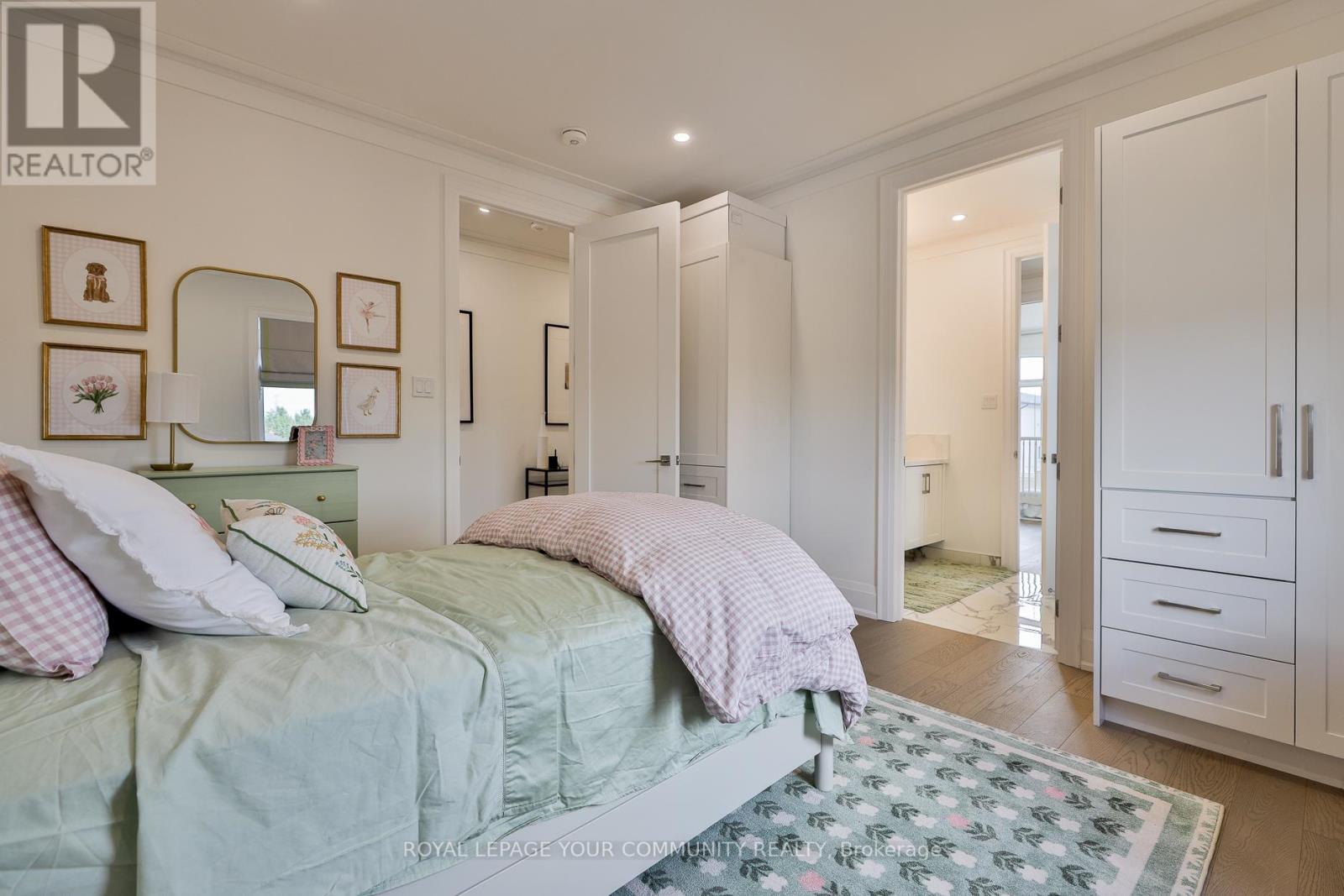 Photo 23 of 37 St Gaspar Court, Toronto ON