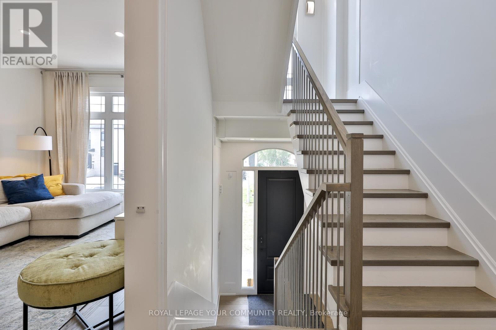 Photo 3 of 37 St Gaspar Court, Toronto ON