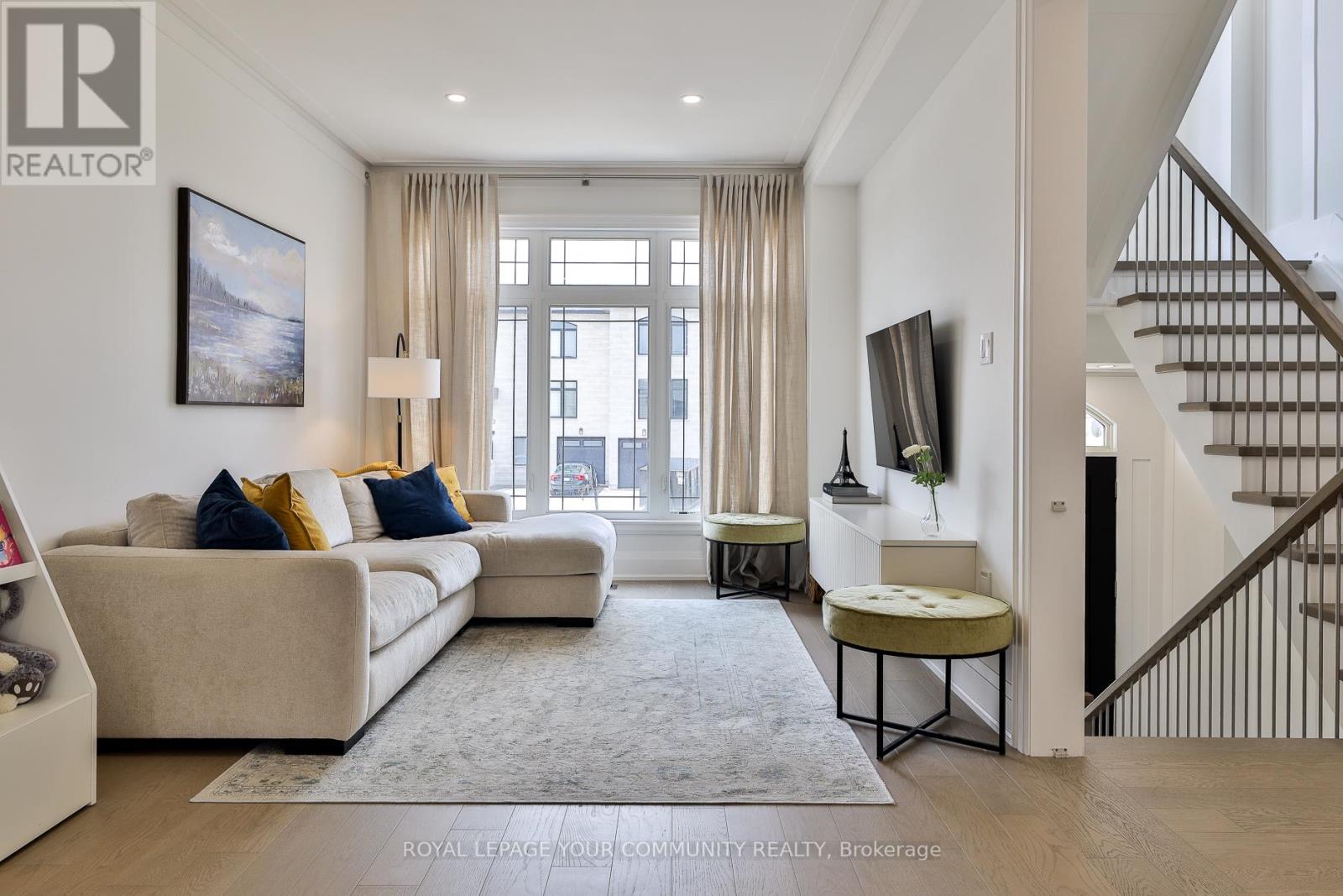 Photo 4 of 37 St Gaspar Court, Toronto ON