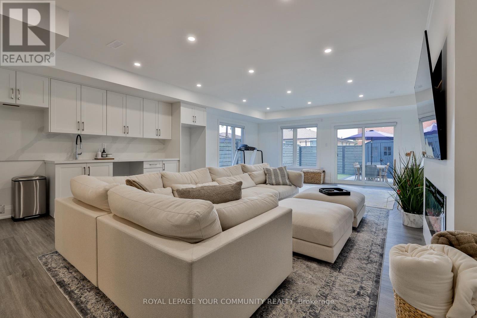 Photo 40 of 37 St Gaspar Court, Toronto ON