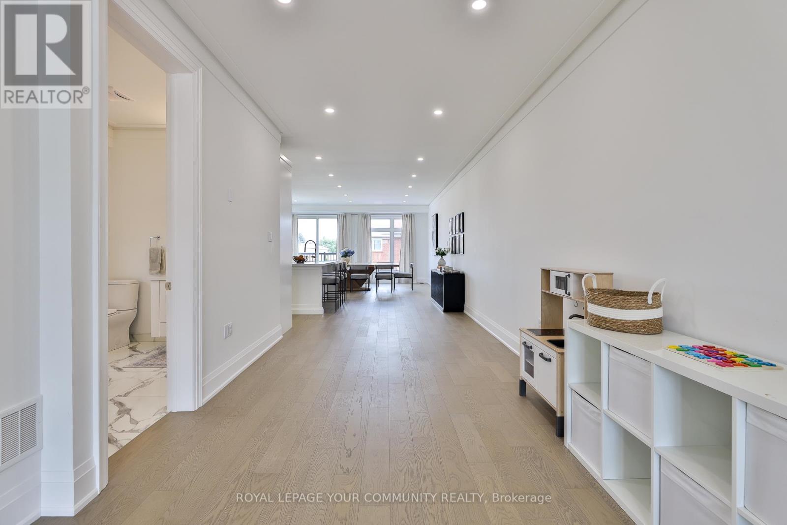 Photo 8 of 37 St Gaspar Court, Toronto ON