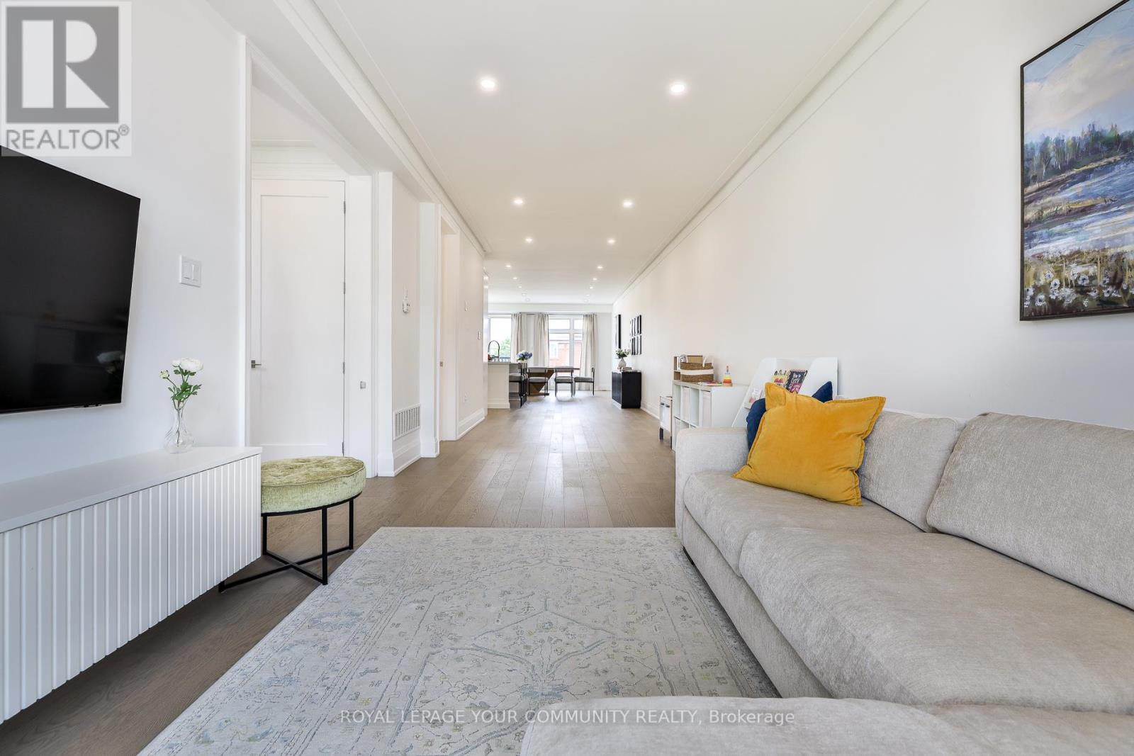 Photo 6 of 37 St Gaspar Court, Toronto ON