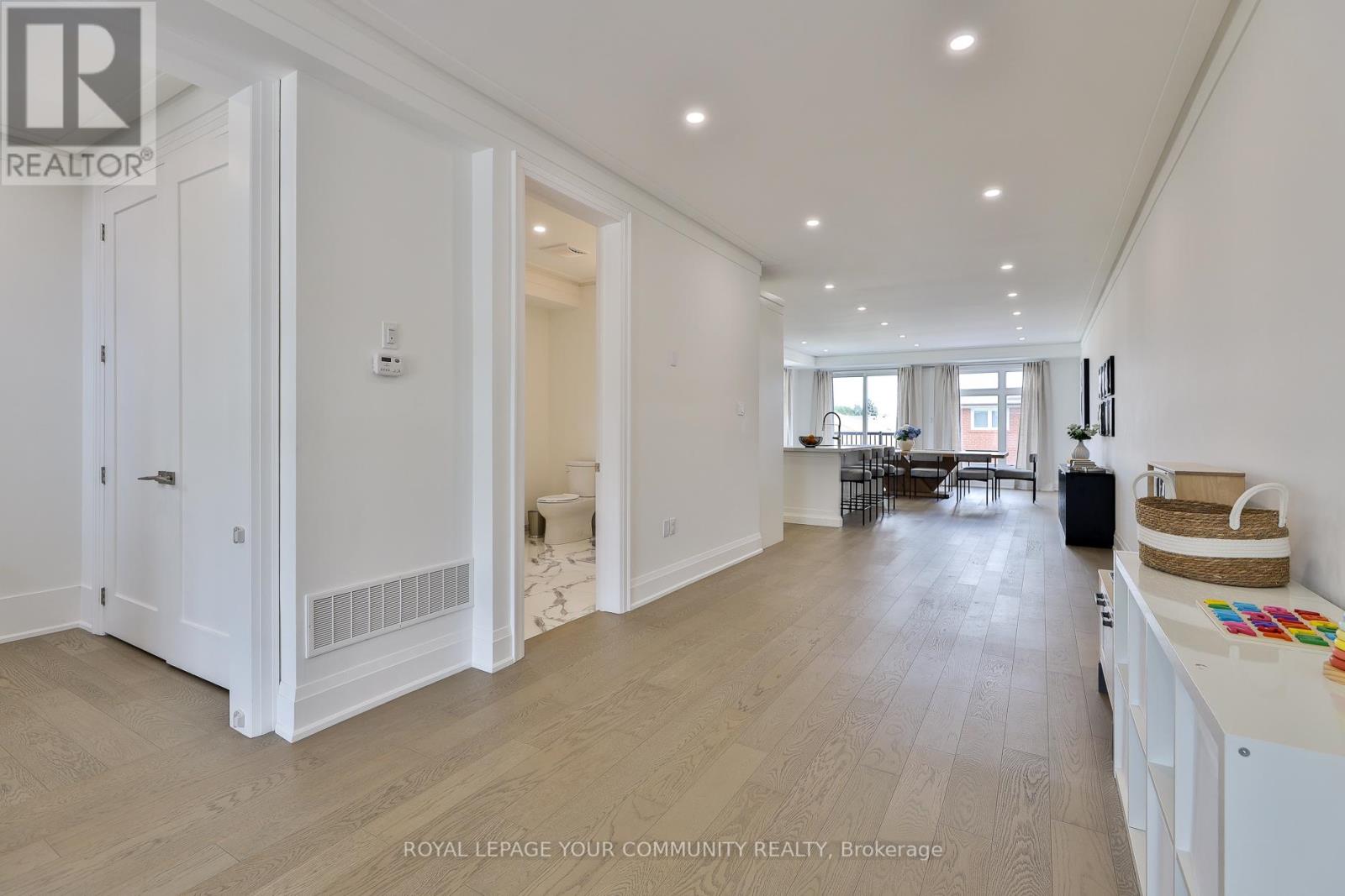Photo 9 of 37 St Gaspar Court, Toronto ON