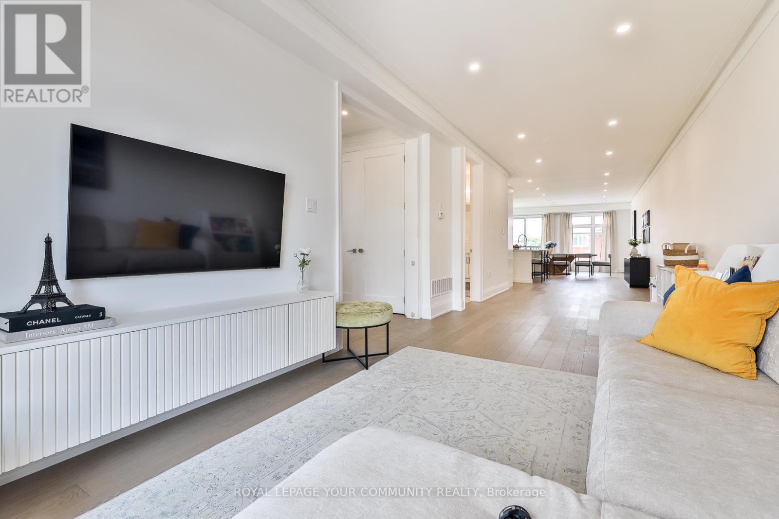 Photo 7 of 37 St Gaspar Court, Toronto ON